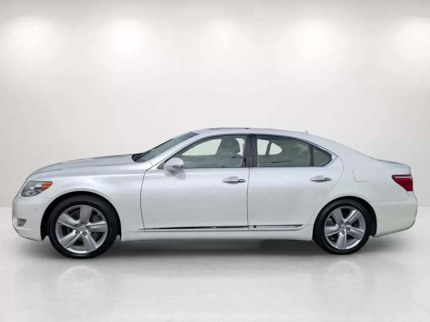 2012 Lexus LS 460 (JTHBL5EF9C5) with an Other engine, located at 1430 Gateway Drive, Opelika, AL, 36801, (334) 239-0944, 32.637871, -85.409790 - **Elevate Your Driving Experience: 2012 Lexus LS 460 at Gils Auto**<br /> <br /> Are you ready to redefine your daily commute or make a statement on those weekend getaways? The 2012 Lexus LS 460 is the perfect luxury sedan to elevate your driving experience, offering a seamless blend of comfort, sty - Photo#7