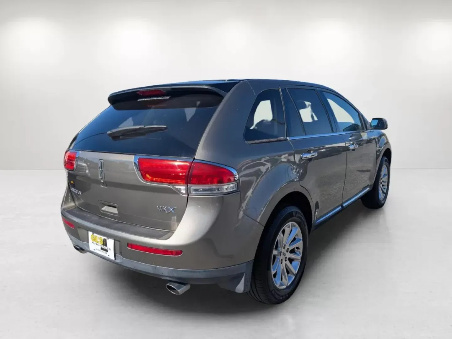 2012 Lincoln MKX (2LMDJ6JK7CB) with an Other engine, located at 804 22nd Ave, Phenix City, AL, 36870, (334) 297-1860, 32.484749, -85.024475 - **Discover the Perfect Family Vehicle: 2012 Lincoln MKX at Gils Auto in Phenix City, AL**<br /> <br /> Are you searching for the ideal vehicle that combines comfort, style, and functionality for your family's daily adventures? Look no further than this stunning 2012 Lincoln MKX, now available at Gil - Photo#4