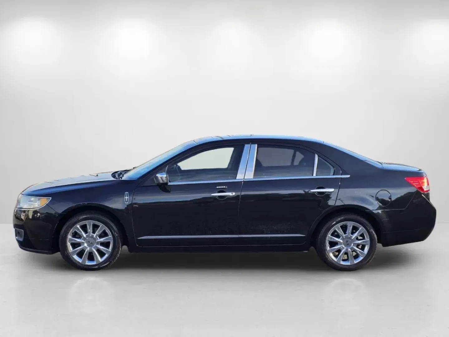 2012 Lincoln MKZ (3LNHL2GC7CR) with an Other engine, located at 1430 Gateway Drive, Opelika, AL, 36801, (334) 239-0944, 32.637871, -85.409790 - **Elevate Your Commute with the Luxurious 2012 Lincoln MKZ at Gils Auto!**<br /> <br /> Are you searching for a vehicle that combines style, comfort, and reliability for your daily drive? Look no further than the 2012 Lincoln MKZ, available now at Gils Auto in Phenix City, AL. This stunning sedan is - Photo#7