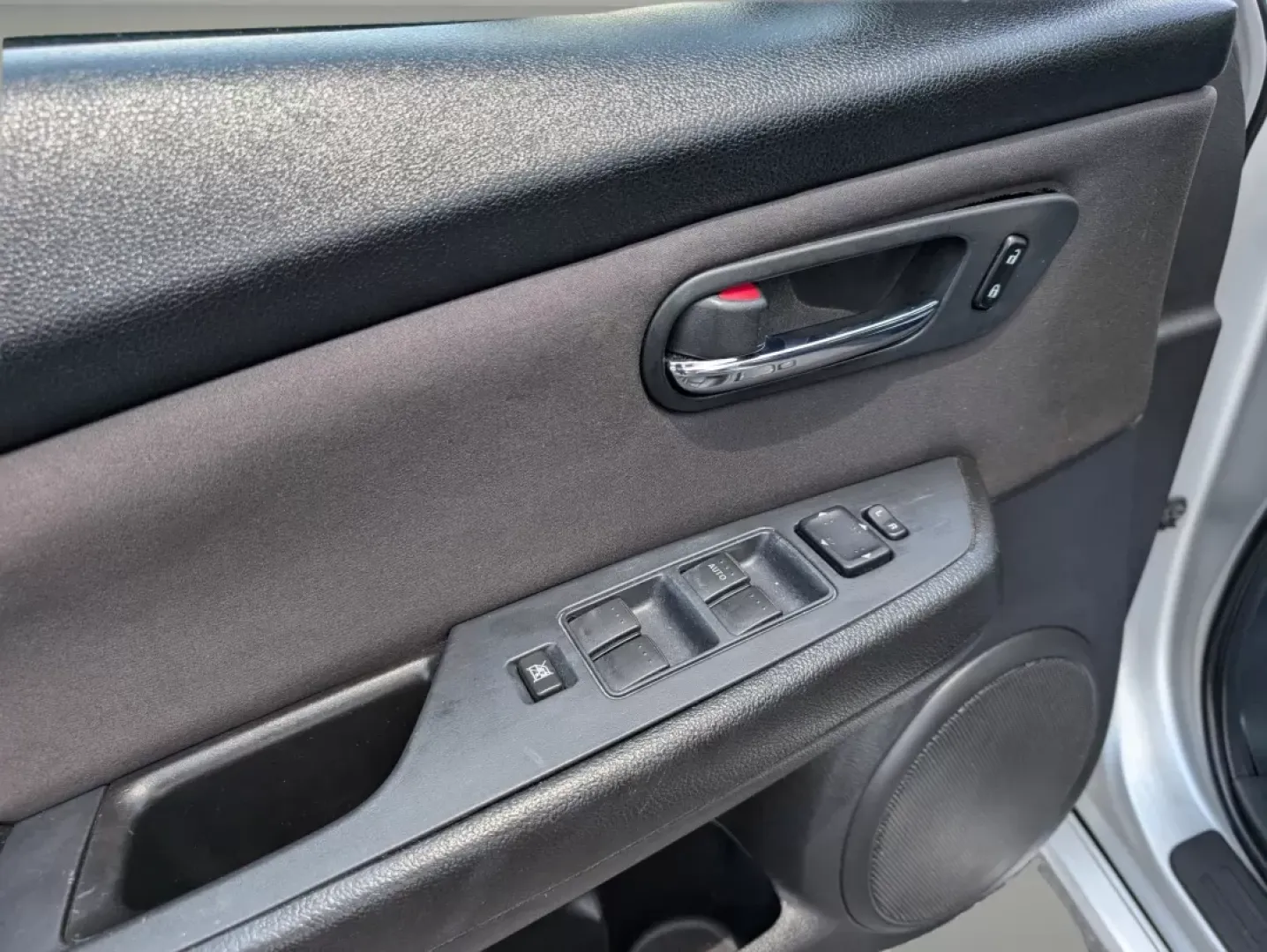 2012 /Black Mazda Mazda6 i Touring (1YVHZ8DH0C5) with an Other engine, located at 1430 Gateway Drive, Opelika, AL, 36801, (334) 239-0944, 32.637871, -85.409790 - Experience the thrill of the open road with the 2012 Mazda Mazda6 i Touring, a vehicle that perfectly balances style, comfort, and performance. Whether you're commuting to work, running errands around Phenix City, AL, or planning a weekend getaway, this sedan is designed to fit seamlessly into your - Photo#8