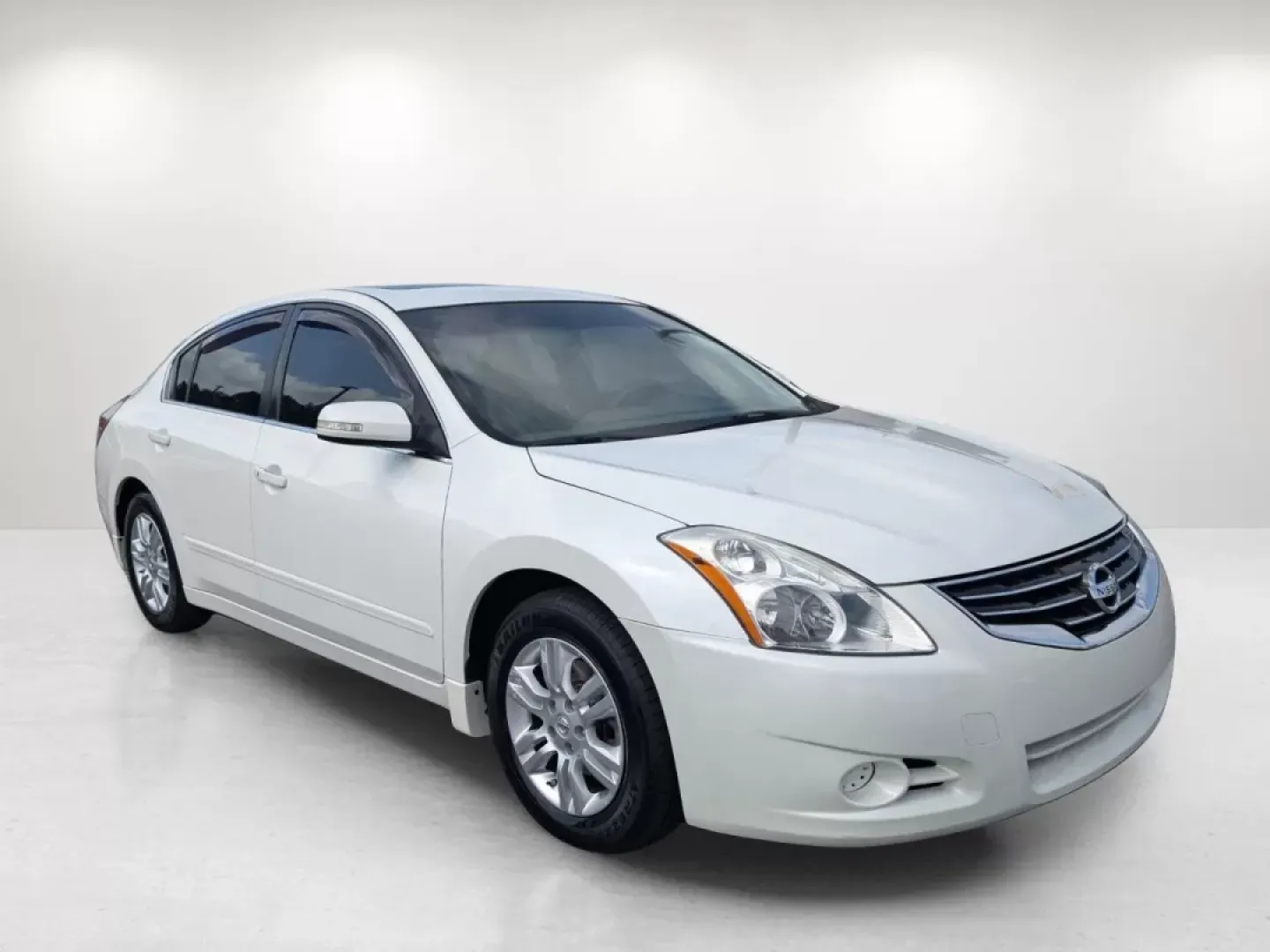 2012 /Blonde Nissan Altima 2.5 SL (1N4AL2APXCC) with an Other engine, located at 804 22nd Ave, Phenix City, AL, 36870, (334) 297-1860, 32.484749, -85.024475 - **Discover Comfort and Style with the 2012 Nissan Altima at Gils Auto!**<br /> <br /> Looking for a reliable vehicle that perfectly balances comfort, style, and practicality? The 2012 Nissan Altima is ideal for long commutes and weekend getaways alike! This sleek sedan combines a smooth ride with im - Photo#2
