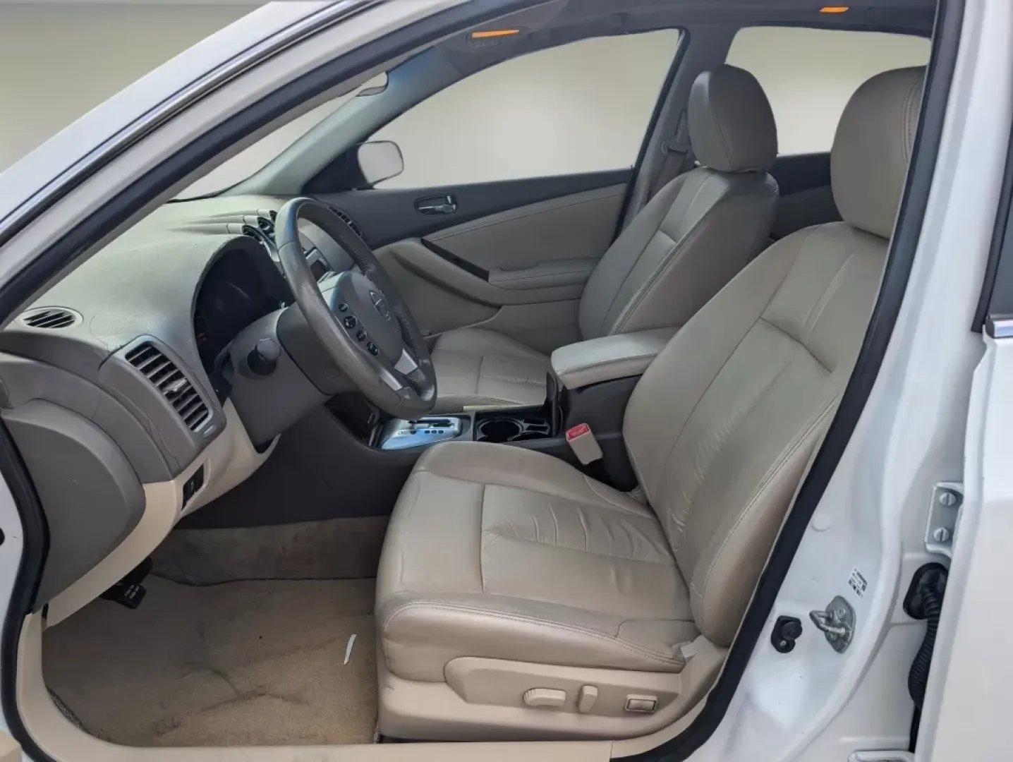 2012 /Blonde Nissan Altima 2.5 SL (1N4AL2APXCC) with an Other engine, located at 804 22nd Ave, Phenix City, AL, 36870, (334) 297-1860, 32.484749, -85.024475 - **Discover Comfort and Style with the 2012 Nissan Altima at Gils Auto!**<br /> <br /> Looking for a reliable vehicle that perfectly balances comfort, style, and practicality? The 2012 Nissan Altima is ideal for long commutes and weekend getaways alike! This sleek sedan combines a smooth ride with im - Photo#9
