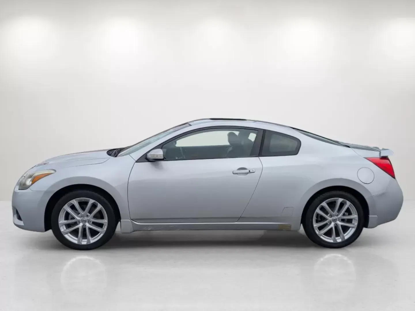 2012 /Red Nissan Altima 3.5 SR (1N4BL2EP0CC) with an Other engine, located at 1430 Gateway Drive, Opelika, AL, 36801, (334) 239-0944, 32.637871, -85.409790 - **Unleash Your Everyday Adventure with the 2012 Nissan Altima 3.5 SR at Gils Auto in Phenix City!**<br /> <br /> Are you on the lookout for a stylish yet practical vehicle that complements your dynamic lifestyle? Look no further than the 2012 Nissan Altima 3.5 SR, now available at Gils Auto, your go - Photo#7