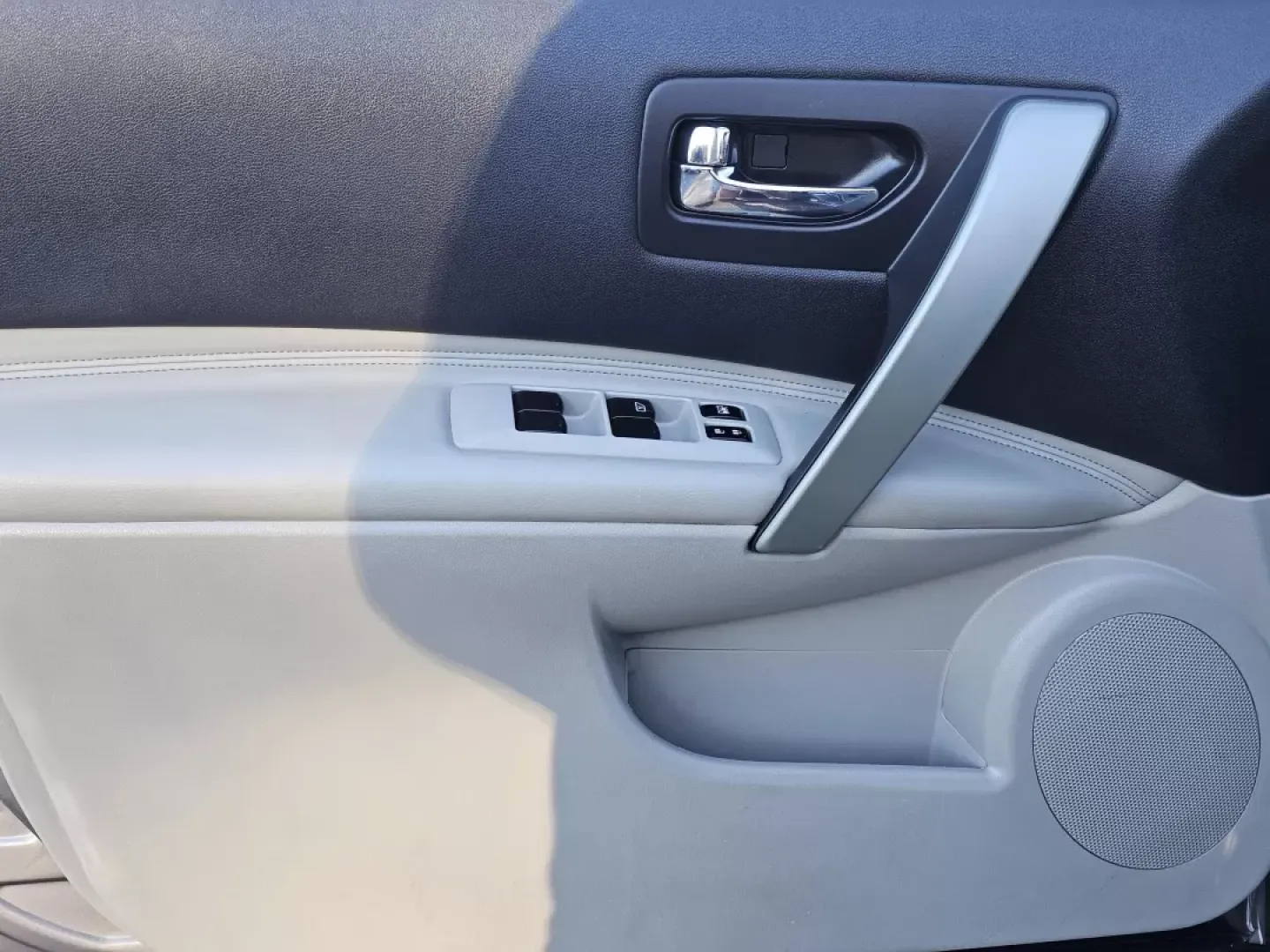 2012 /Gray Nissan Rogue SL (JN8AS5MT2CW) with an Other engine, located at 804 22nd Ave, Phenix City, AL, 36870, (334) 297-1860, 32.484749, -85.024475 - **Elevate Your Driving Experience with the 2012 Nissan Rogue SL at Gils Auto!**<br /> <br /> Are you ready to embark on thrilling weekend adventures and conquer daily commutes with style and comfort? Look no further than this meticulously maintained 2012 Nissan Rogue SL, available now at Gils Auto. - Photo#8