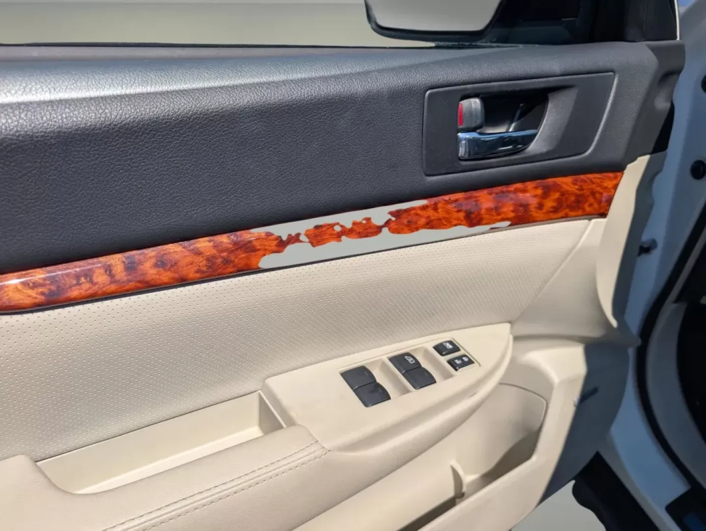 2012 /Warm Ivory Subaru Outback 2.5i Limited (4S4BRBKC5C3) with an Other engine, located at 5115 14th Ave., Columbus, GA, 31904, (706) 323-0345, 32.511494, -84.971046 - **Adventure Awaits with the 2012 Subaru Outback 2.5i Limited Your Perfect Companion for Family Road Trips!**<br /> <br /> Are you ready to embark on unforgettable journeys with your family or friends? The 2012 Subaru Outback 2.5i Limited is the ideal vehicle that combines comfort, space, and versat - Photo#8