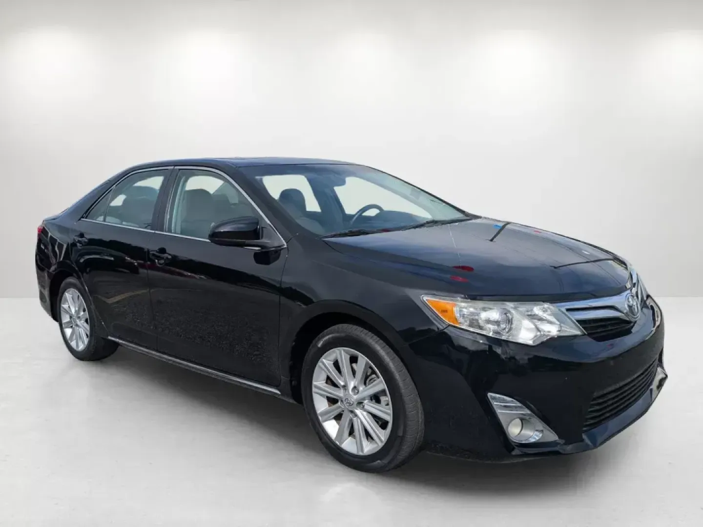 2012 Toyota Camry XLE (4T4BF1FK1CR) with an Gas I4 2.5L/152 engine, 6-Speed Automatic w/Manual Shift transmission, located at 3959 U.S. 80 W, Phenix City, AL, 36870, (334) 297-4885, 32.469296, -85.135185 - **Drive Home Your Dream: 2012 Toyota Camry XLE in Phenix City, AL**<br /> <br /> Are you looking for a reliable sedan that effortlessly combines comfort, style, and technology? Look no further than this 2012 Toyota Camry XLE, perfect for daily commutes, family outings, or weekend adventures. With it - Photo#3