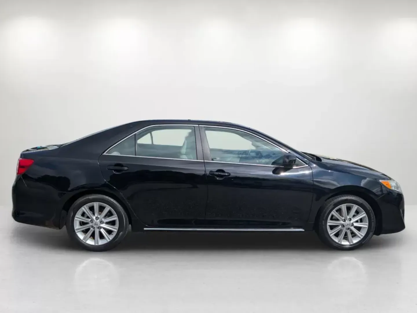 2012 Toyota Camry XLE (4T4BF1FK1CR) with an Gas I4 2.5L/152 engine, 6-Speed Automatic w/Manual Shift transmission, located at 3959 U.S. 80 W, Phenix City, AL, 36870, (334) 297-4885, 32.469296, -85.135185 - **Drive Home Your Dream: 2012 Toyota Camry XLE in Phenix City, AL**<br /> <br /> Are you looking for a reliable sedan that effortlessly combines comfort, style, and technology? Look no further than this 2012 Toyota Camry XLE, perfect for daily commutes, family outings, or weekend adventures. With it - Photo#4