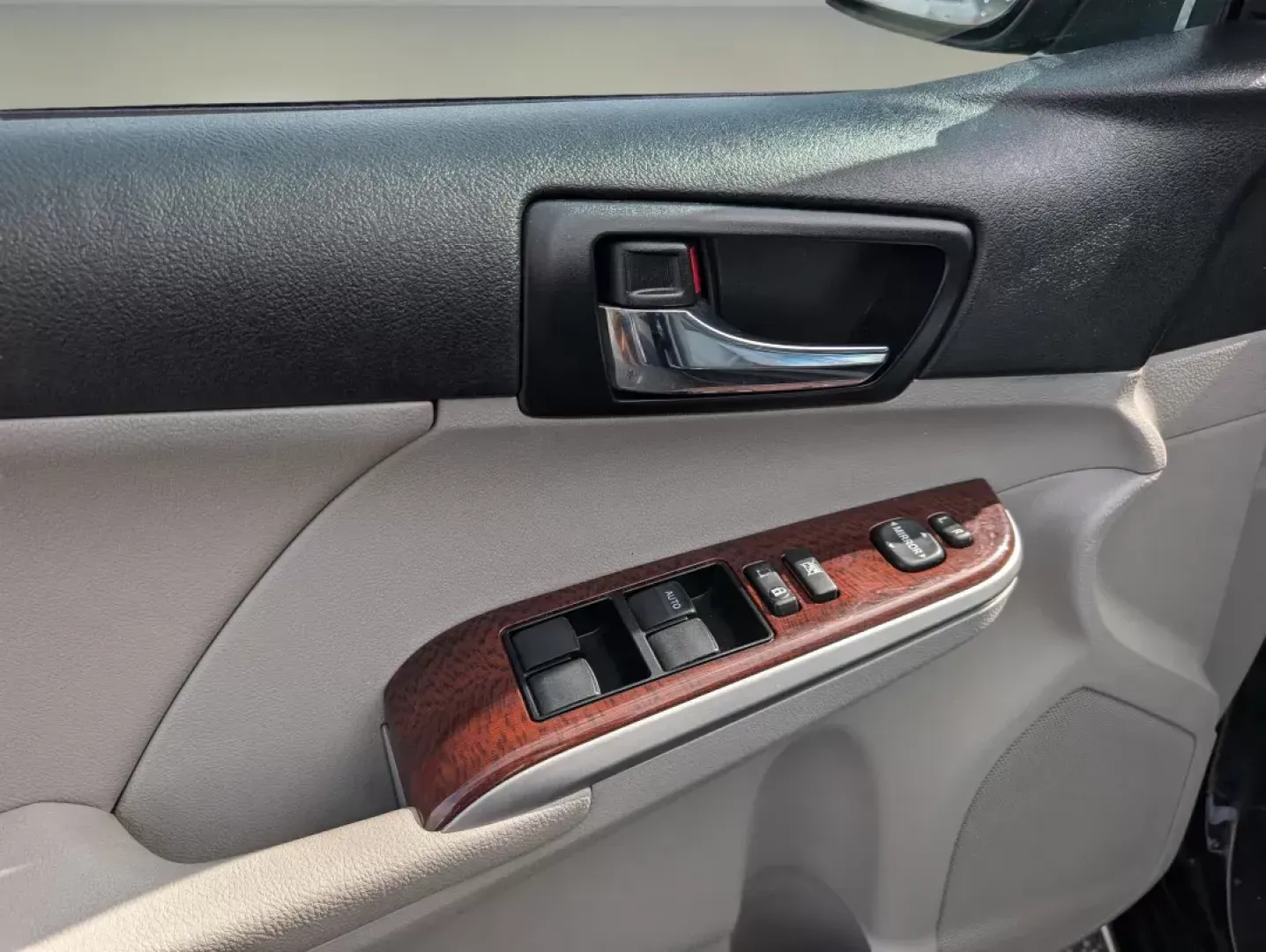 2012 Toyota Camry XLE (4T4BF1FK1CR) with an Gas I4 2.5L/152 engine, 6-Speed Automatic w/Manual Shift transmission, located at 3959 U.S. 80 W, Phenix City, AL, 36870, (334) 297-4885, 32.469296, -85.135185 - **Drive Home Your Dream: 2012 Toyota Camry XLE in Phenix City, AL**<br /> <br /> Are you looking for a reliable sedan that effortlessly combines comfort, style, and technology? Look no further than this 2012 Toyota Camry XLE, perfect for daily commutes, family outings, or weekend adventures. With it - Photo#9