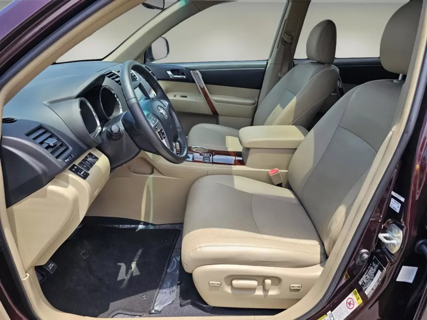 2012 Toyota Highlander Limited (5TDDK3EH2CS) with an Other engine, located at 7000 Northlake Connector, Columbus, GA, 31904, (706) 987-8085, 32.524975, -84.978134 - **Discover Your Next Adventure with the 2012 Toyota Highlander at Gils Auto in Prattville, AL!**<br /> <br /> Are you in search of a versatile SUV that can accommodate your family's needs while offering comfort and style for everyday adventures? Look no further than the 2012 Toyota Highlander Limite - Photo#9