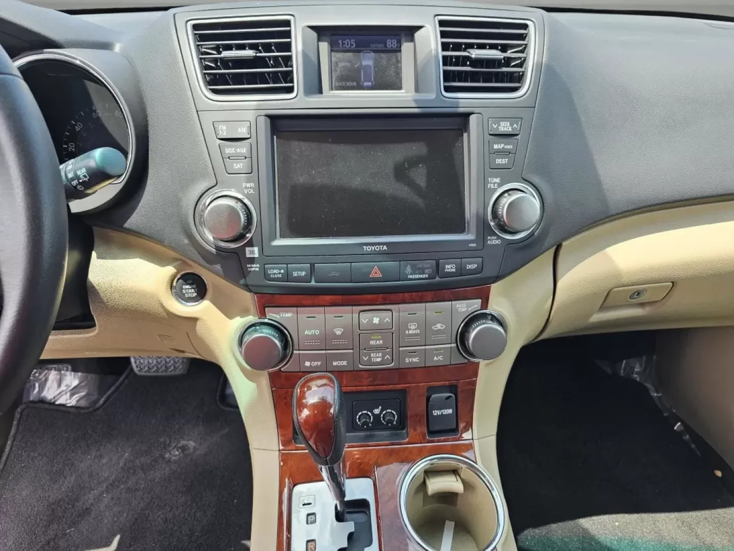 2012 Toyota Highlander Limited (5TDDK3EH2CS) with an Other engine, located at 7000 Northlake Connector, Columbus, GA, 31904, (706) 987-8085, 32.524975, -84.978134 - **Discover Your Next Adventure with the 2012 Toyota Highlander at Gils Auto in Prattville, AL!**<br /> <br /> Are you in search of a versatile SUV that can accommodate your family's needs while offering comfort and style for everyday adventures? Look no further than the 2012 Toyota Highlander Limite - Photo#11