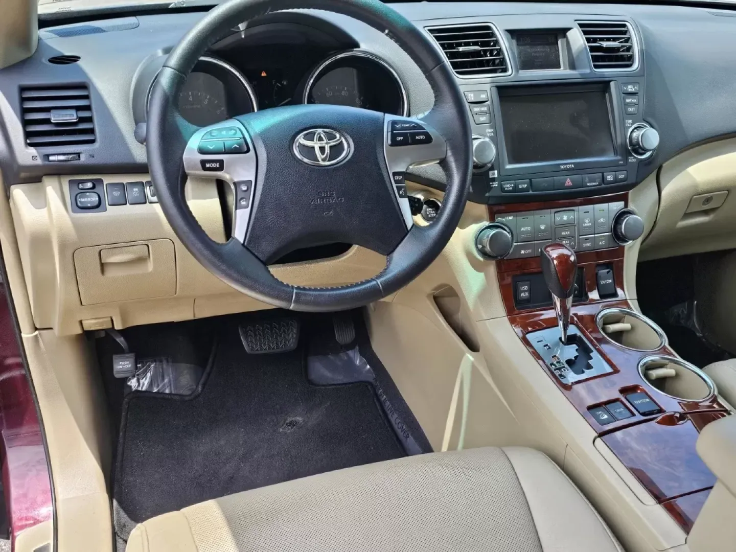 2012 Toyota Highlander Limited (5TDDK3EH2CS) with an Other engine, located at 7000 Northlake Connector, Columbus, GA, 31904, (706) 987-8085, 32.524975, -84.978134 - **Discover Your Next Adventure with the 2012 Toyota Highlander at Gils Auto in Prattville, AL!**<br /> <br /> Are you in search of a versatile SUV that can accommodate your family's needs while offering comfort and style for everyday adventures? Look no further than the 2012 Toyota Highlander Limite - Photo#14