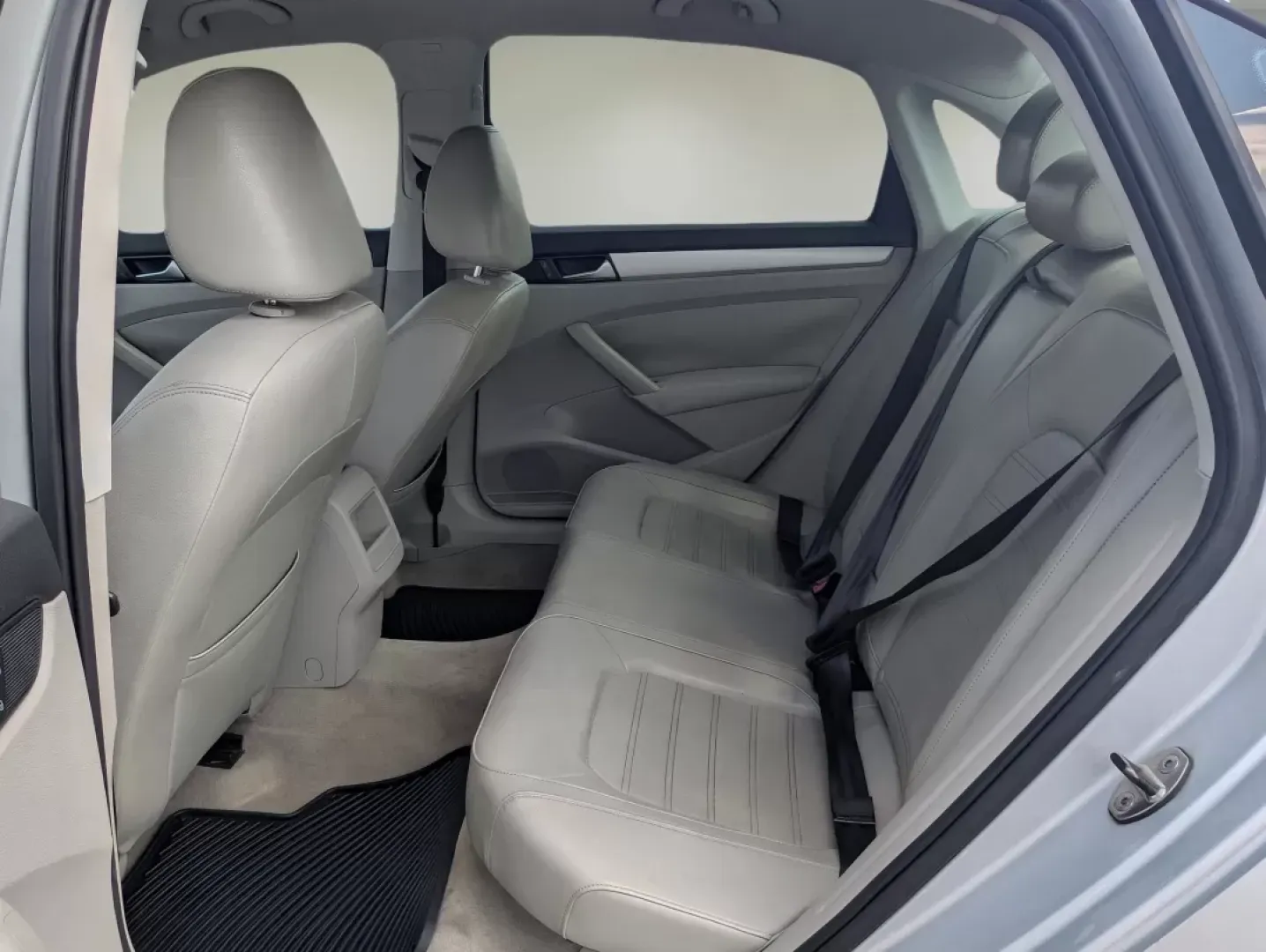 2012 Volkswagen Passat SE w/Sunroof (1VWBM7A35CC) with an Other engine, located at 3959 U.S. 80 W, Phenix City, AL, 36870, (334) 297-4885, 32.469296, -85.135185 - **Elevate Your Daily Commute with this 2012 Volkswagen Passat SE w/Sunroof!** <br /> <br /> Are you searching for the perfect vehicle to enhance your daily routine or weekend getaways? Look no further! The 2012 Volkswagen Passat SE w/Sunroof is the ideal sedan for those who crave a blend of comfort, - Photo#10