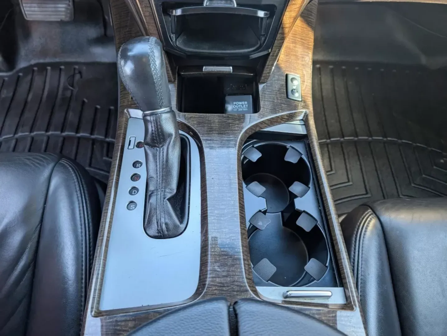 2013 Acura MDX (2HNYD2H23DH) with an Other engine, located at 3959 U.S. 80 W, Phenix City, AL, 36870, (334) 297-4885, 32.469296, -85.135185 - **Experience Unmatched Versatility with the 2013 Acura MDX at Gils Auto in Phenix City, AL!**<br /> <br /> Are you ready to elevate your driving experience? Whether you're tackling daily commutes, managing a busy family's schedule, or seeking weekend adventures, the 2013 Acura MDX is the perfect SUV - Photo#12