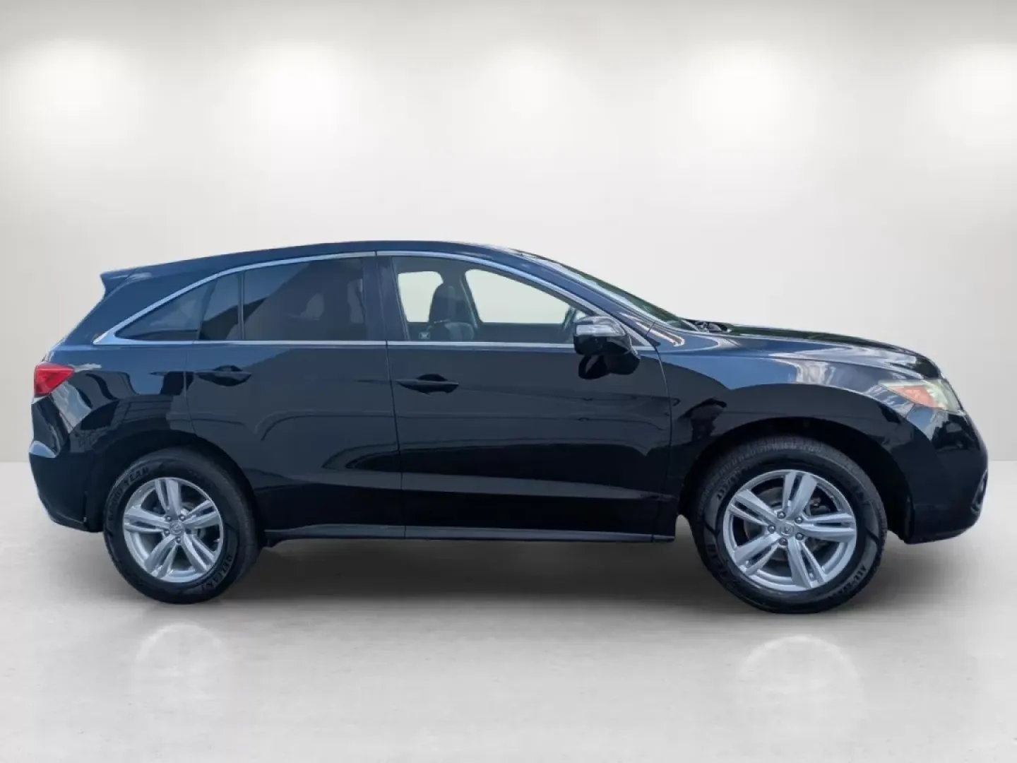 2013 Acura RDX (5J8TB3H36DL) with an Other engine, located at 3959 U.S. 80 W, Phenix City, AL, 36870, (334) 297-4885, 32.469296, -85.135185 - Experience the perfect blend of style, comfort, and practicality with this 2013 Acura RDX, now available at Gils Auto in Phenix City, AL. Whether you're looking for a reliable vehicle for your daily commutes, a family-friendly crossover, or a stylish ride for weekend adventures, this Acura fits the - Photo#4