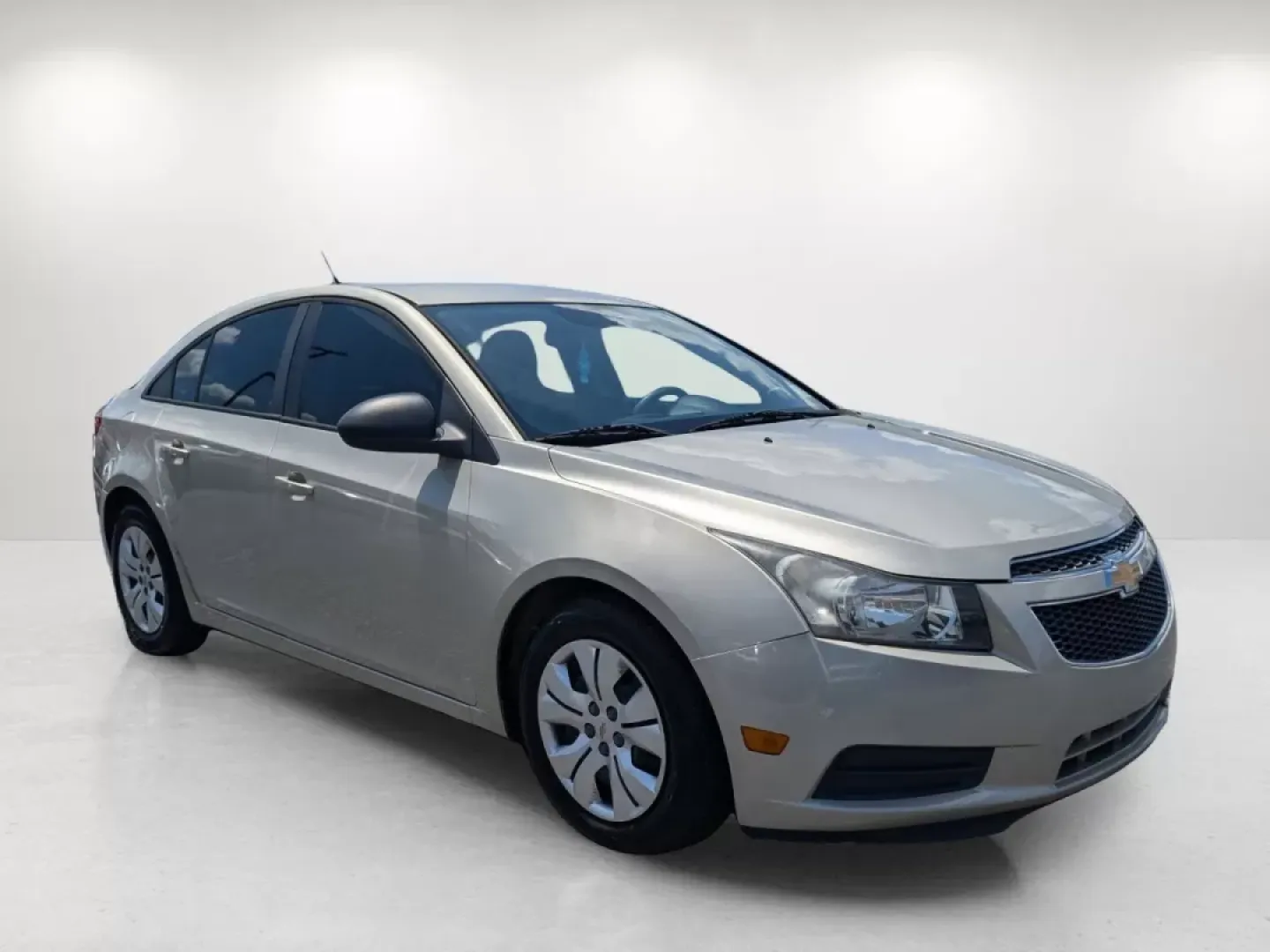 2013 Champagne Silver Metallic /Jet Black/Medium Titanium Chevrolet Cruze LS (1G1PA5SH9D7) with an Gas I4 1.8L/110 engine, 6-Speed Automatic transmission, located at 5115 14th Ave., Columbus, GA, 31904, (706) 323-0345, 32.511494, -84.971046 - 2013 Chevrolet Cruze LS - Photo#2