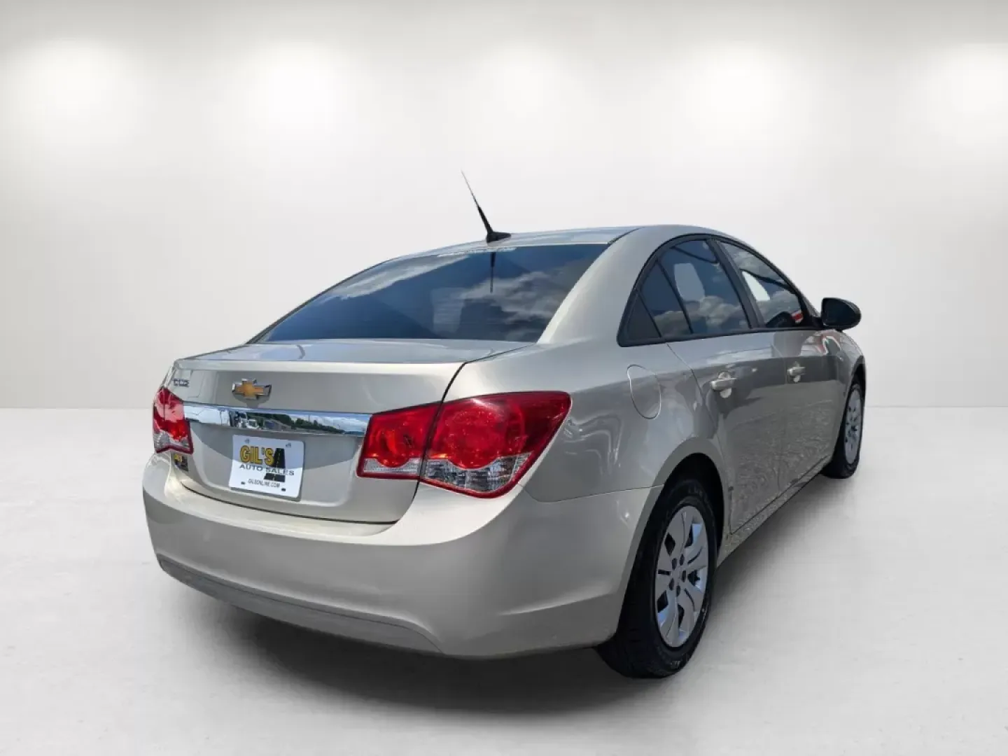2013 Champagne Silver Metallic /Jet Black/Medium Titanium Chevrolet Cruze LS (1G1PA5SH9D7) with an Gas I4 1.8L/110 engine, 6-Speed Automatic transmission, located at 5115 14th Ave., Columbus, GA, 31904, (706) 323-0345, 32.511494, -84.971046 - 2013 Chevrolet Cruze LS - Photo#4