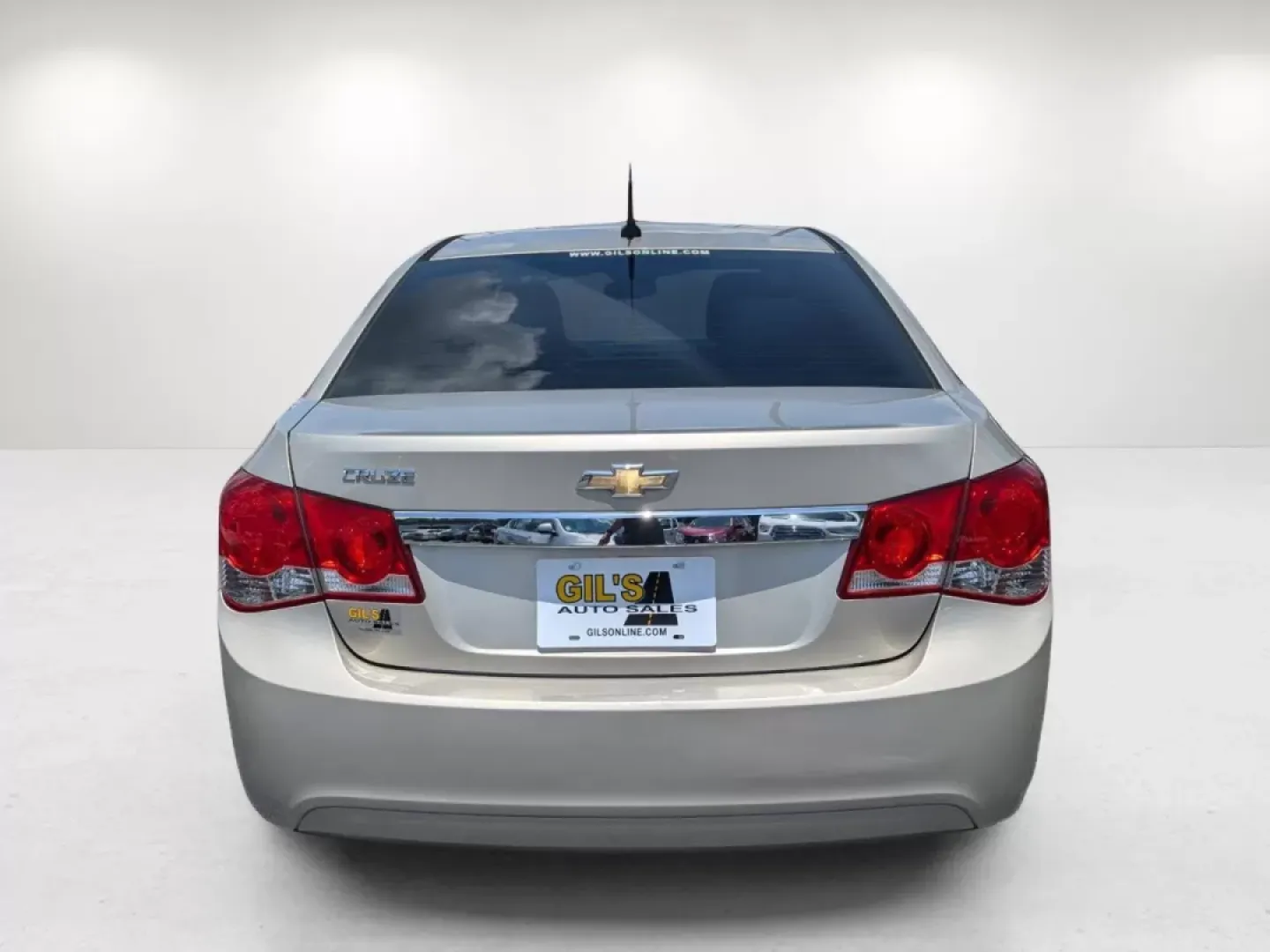 2013 Champagne Silver Metallic /Jet Black/Medium Titanium Chevrolet Cruze LS (1G1PA5SH9D7) with an Gas I4 1.8L/110 engine, 6-Speed Automatic transmission, located at 5115 14th Ave., Columbus, GA, 31904, (706) 323-0345, 32.511494, -84.971046 - 2013 Chevrolet Cruze LS - Photo#5