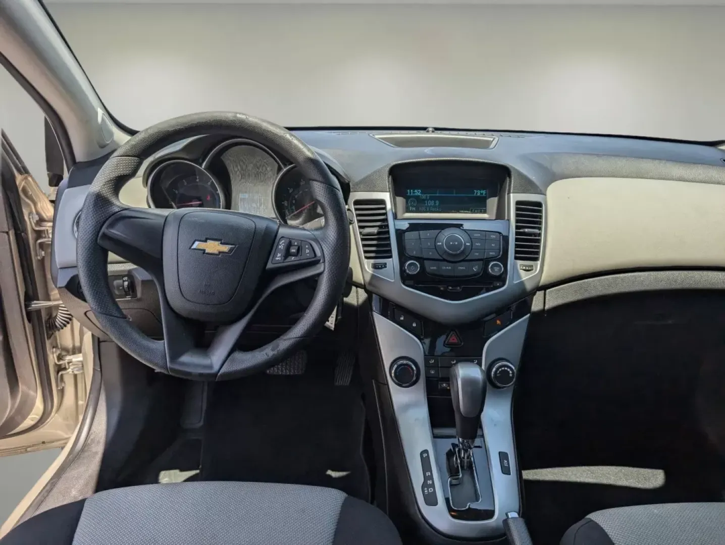 2013 Champagne Silver Metallic /Jet Black/Medium Titanium Chevrolet Cruze LS (1G1PA5SH9D7) with an Gas I4 1.8L/110 engine, 6-Speed Automatic transmission, located at 5115 14th Ave., Columbus, GA, 31904, (706) 323-0345, 32.511494, -84.971046 - 2013 Chevrolet Cruze LS - Photo#11