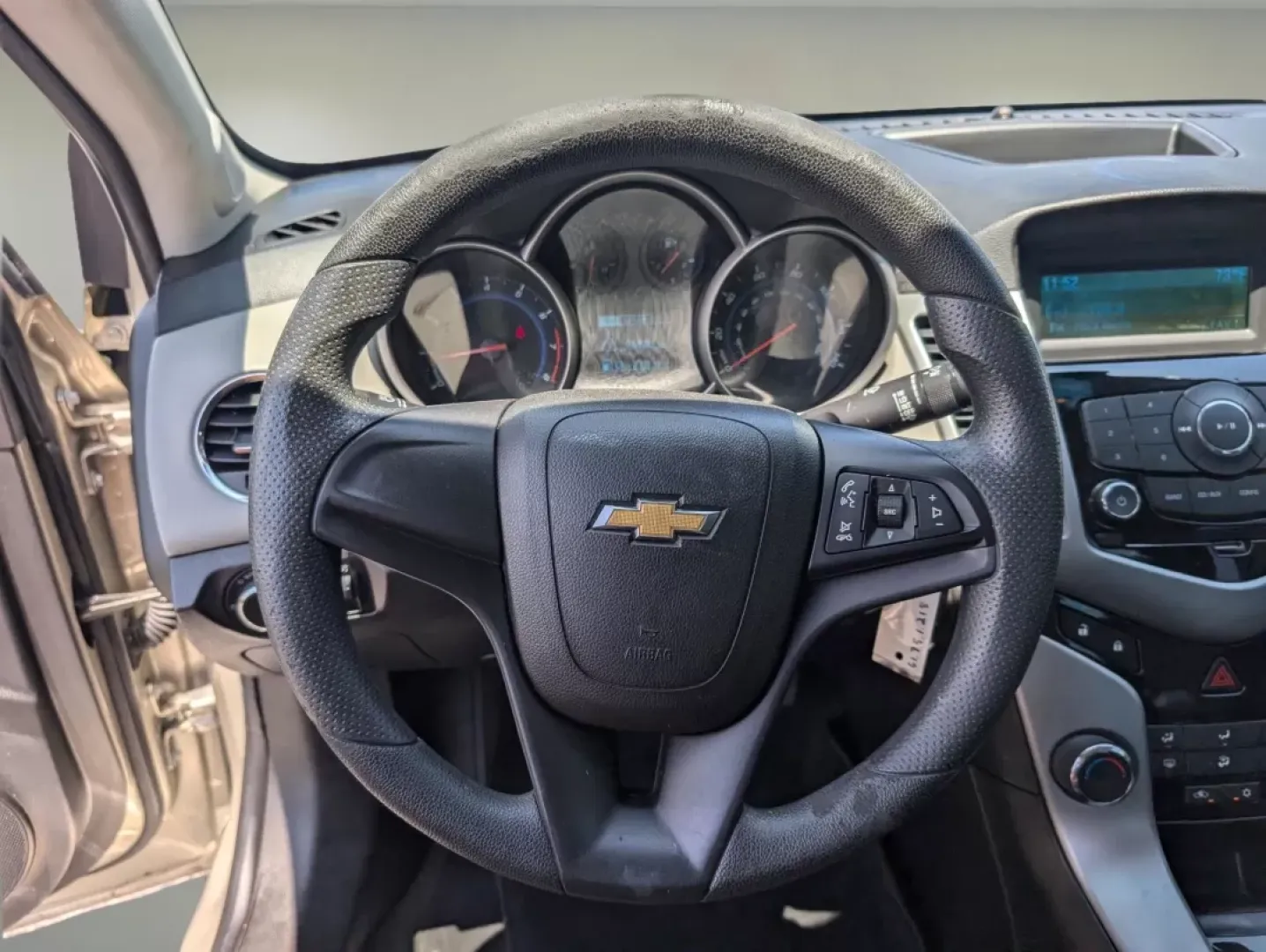 2013 Champagne Silver Metallic /Jet Black/Medium Titanium Chevrolet Cruze LS (1G1PA5SH9D7) with an Gas I4 1.8L/110 engine, 6-Speed Automatic transmission, located at 5115 14th Ave., Columbus, GA, 31904, (706) 323-0345, 32.511494, -84.971046 - 2013 Chevrolet Cruze LS - Photo#15