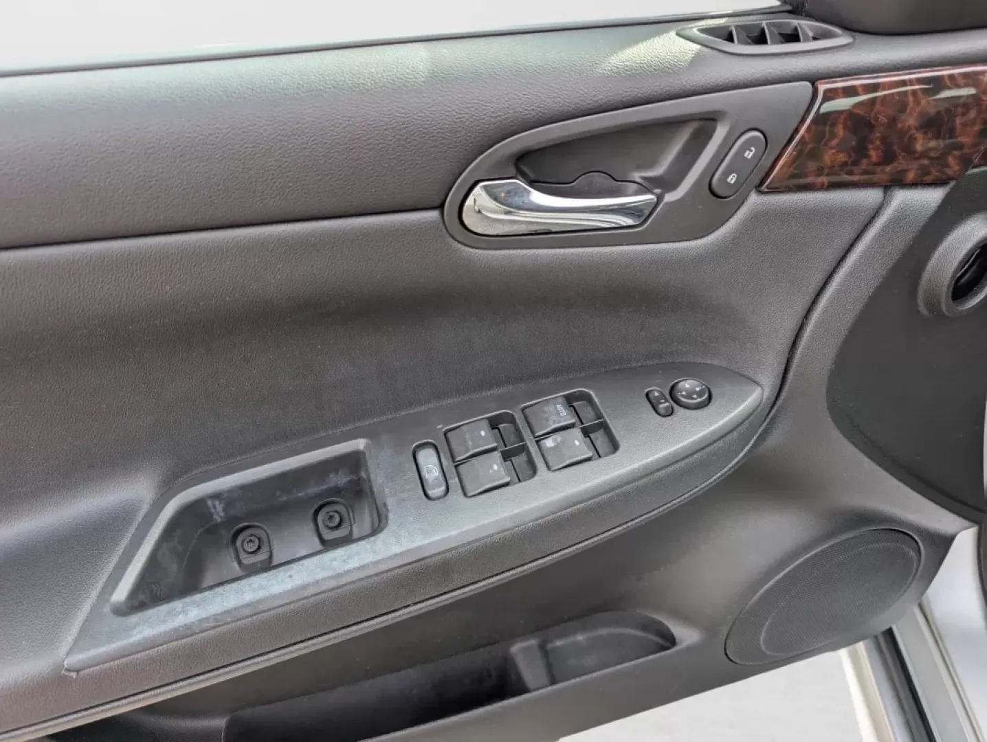 2013 /Ebony Chevrolet Impala LT (2G1WG5E31D1) with an Other engine, located at 3959 U.S. 80 W, Phenix City, AL, 36870, (334) 297-4885, 32.469296, -85.135185 - **Drive Your Future with Confidence in the 2013 Chevrolet Impala LT at Gils Auto!** <br /> <br /> Are you ready to elevate your daily commute or embark on weekend adventures with friends and family? Look no further than the 2013 Chevrolet Impala LT, a versatile sedan that effortlessly blends comfort - Photo#16