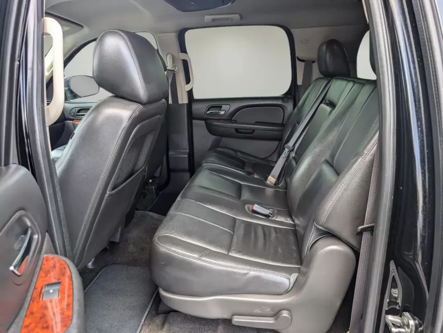 2013 /Ebony Chevrolet Suburban LT (1GNSCJE02DR) with an Gas/Ethanol V8 5.3L/323 engine, 6-Speed Automatic transmission, located at 3959 U.S. 80 W, Phenix City, AL, 36870, (334) 297-4885, 32.469296, -85.135185 - 2013 Chevrolet Suburban LT - Photo#11