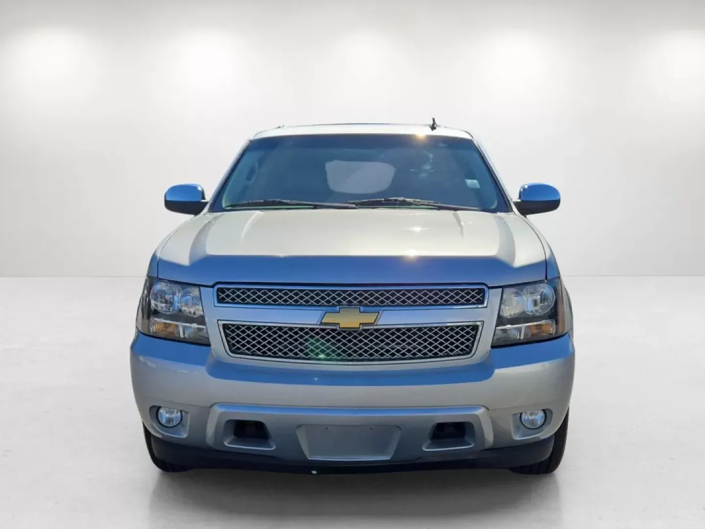 2013 /Light Titanium/Dark Titanium Chevrolet Suburban LTZ (1GNSCKE02DR) with an Other engine, located at 804 22nd Ave, Phenix City, AL, 36870, (334) 297-1860, 32.484749, -85.024475 - Step into a world of adventure and family bonding with this 2013 Chevrolet Suburban LTZ, available now at Gils Auto in Phenix City, AL. Ideal for growing families or anyone who loves the open road, this spacious SUV combines luxury, comfort, and versatility for those seeking a reliable vehicle for e - Photo#1