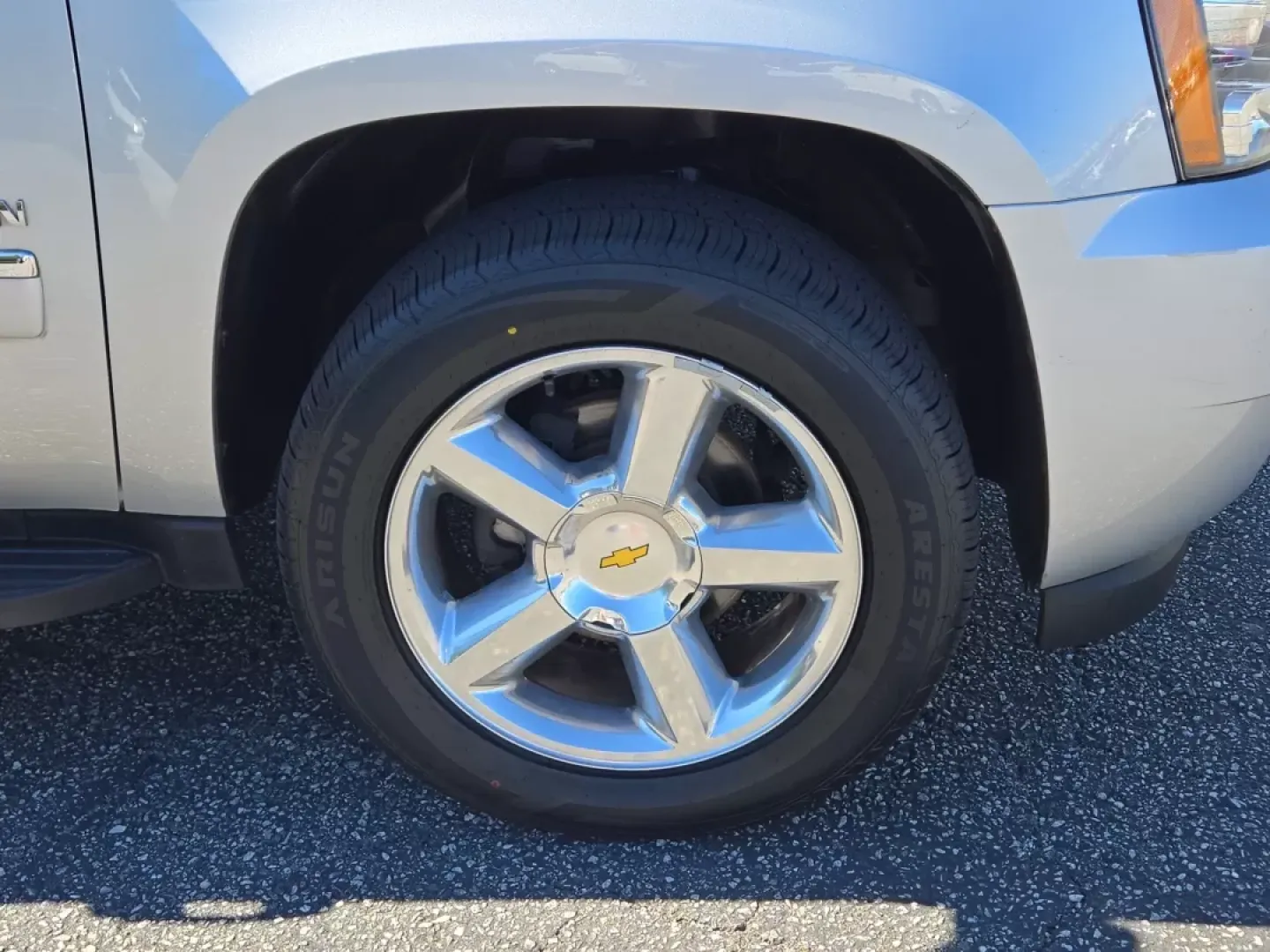 2013 /Light Titanium/Dark Titanium Chevrolet Suburban LTZ (1GNSCKE02DR) with an Other engine, located at 804 22nd Ave, Phenix City, AL, 36870, (334) 297-1860, 32.484749, -85.024475 - Step into a world of adventure and family bonding with this 2013 Chevrolet Suburban LTZ, available now at Gils Auto in Phenix City, AL. Ideal for growing families or anyone who loves the open road, this spacious SUV combines luxury, comfort, and versatility for those seeking a reliable vehicle for e - Photo#2