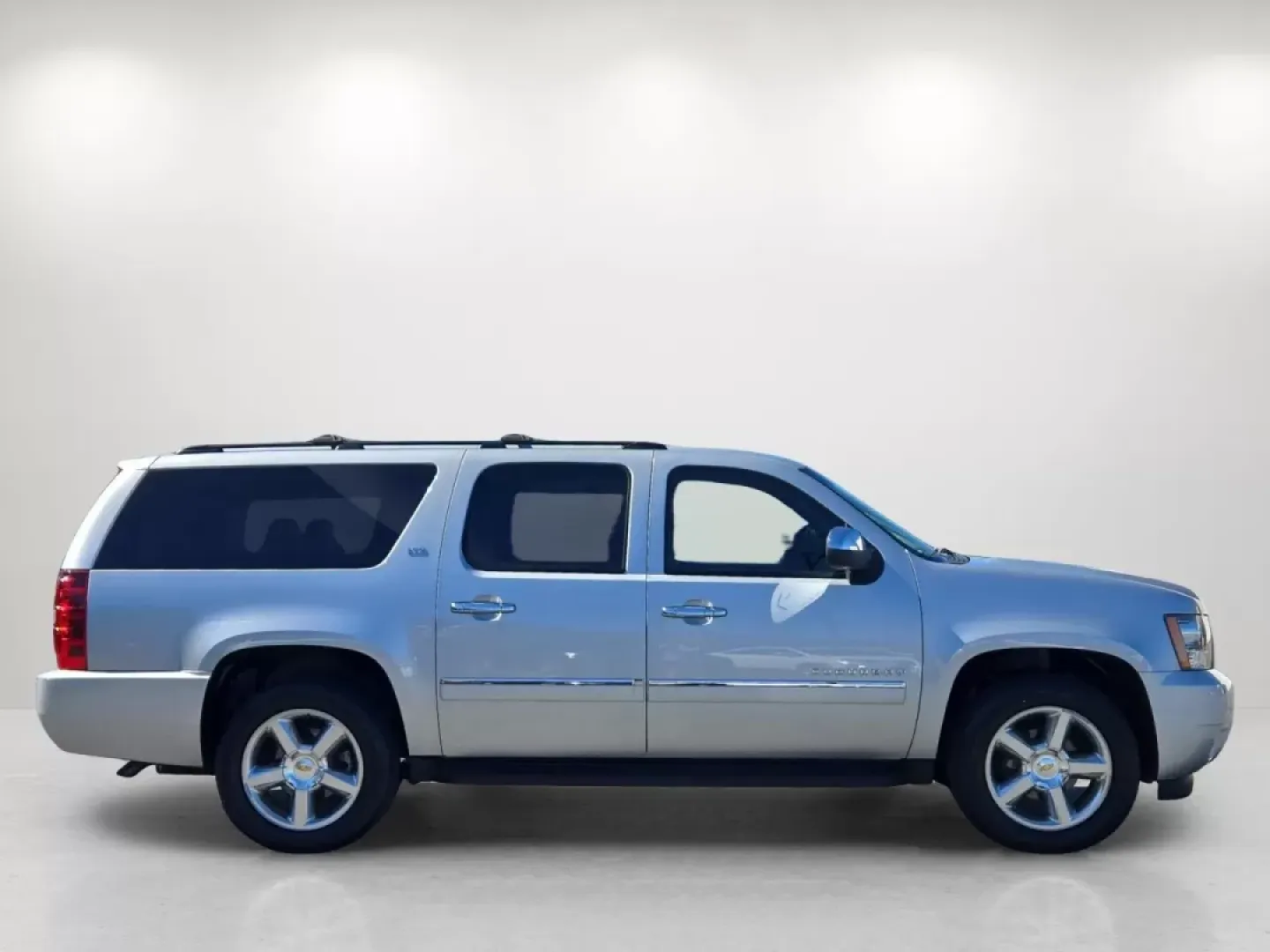 2013 /Light Titanium/Dark Titanium Chevrolet Suburban LTZ (1GNSCKE02DR) with an Other engine, located at 804 22nd Ave, Phenix City, AL, 36870, (334) 297-1860, 32.484749, -85.024475 - Step into a world of adventure and family bonding with this 2013 Chevrolet Suburban LTZ, available now at Gils Auto in Phenix City, AL. Ideal for growing families or anyone who loves the open road, this spacious SUV combines luxury, comfort, and versatility for those seeking a reliable vehicle for e - Photo#4