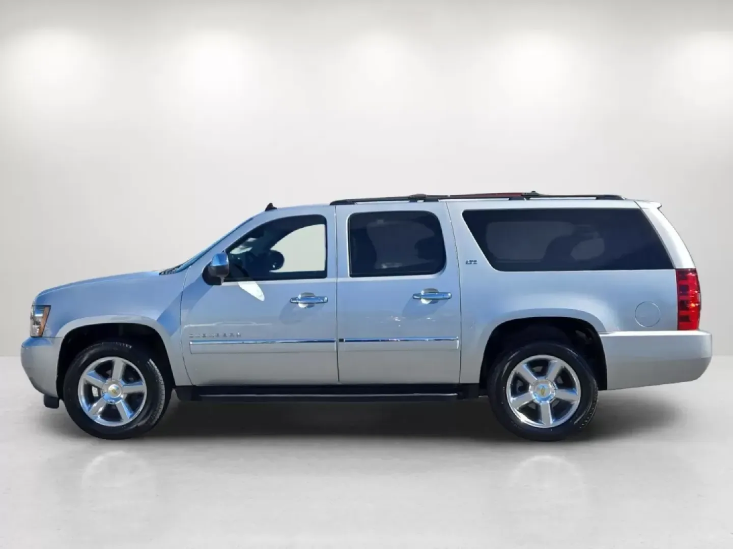2013 /Light Titanium/Dark Titanium Chevrolet Suburban LTZ (1GNSCKE02DR) with an Other engine, located at 804 22nd Ave, Phenix City, AL, 36870, (334) 297-1860, 32.484749, -85.024475 - Step into a world of adventure and family bonding with this 2013 Chevrolet Suburban LTZ, available now at Gils Auto in Phenix City, AL. Ideal for growing families or anyone who loves the open road, this spacious SUV combines luxury, comfort, and versatility for those seeking a reliable vehicle for e - Photo#8