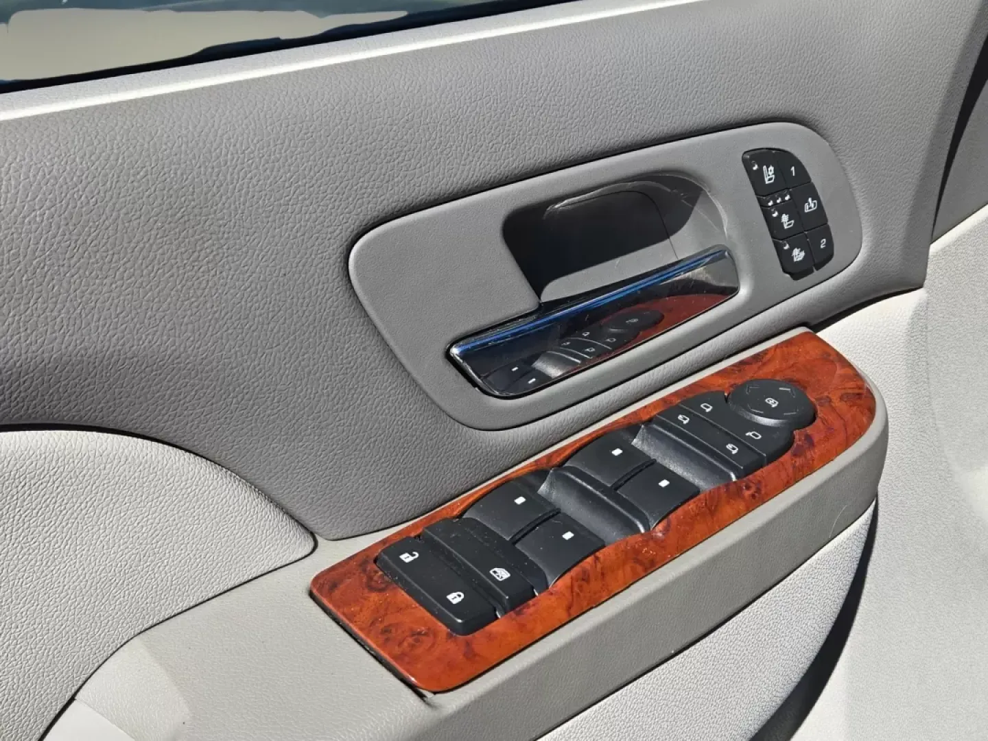 2013 /Light Titanium/Dark Titanium Chevrolet Suburban LTZ (1GNSCKE02DR) with an Other engine, located at 804 22nd Ave, Phenix City, AL, 36870, (334) 297-1860, 32.484749, -85.024475 - Step into a world of adventure and family bonding with this 2013 Chevrolet Suburban LTZ, available now at Gils Auto in Phenix City, AL. Ideal for growing families or anyone who loves the open road, this spacious SUV combines luxury, comfort, and versatility for those seeking a reliable vehicle for e - Photo#10