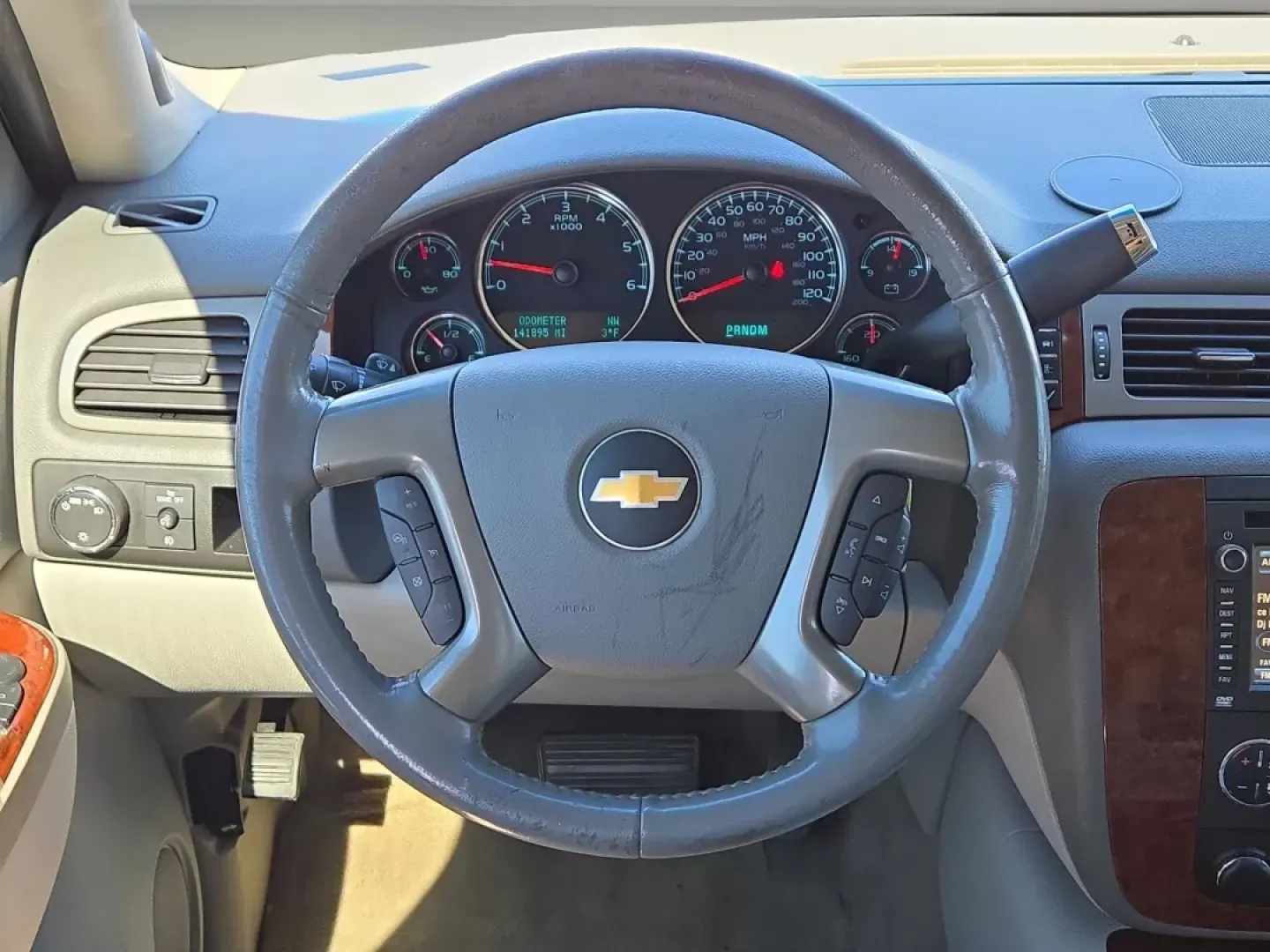 2013 /Light Titanium/Dark Titanium Chevrolet Suburban LTZ (1GNSCKE02DR) with an Other engine, located at 804 22nd Ave, Phenix City, AL, 36870, (334) 297-1860, 32.484749, -85.024475 - Step into a world of adventure and family bonding with this 2013 Chevrolet Suburban LTZ, available now at Gils Auto in Phenix City, AL. Ideal for growing families or anyone who loves the open road, this spacious SUV combines luxury, comfort, and versatility for those seeking a reliable vehicle for e - Photo#16