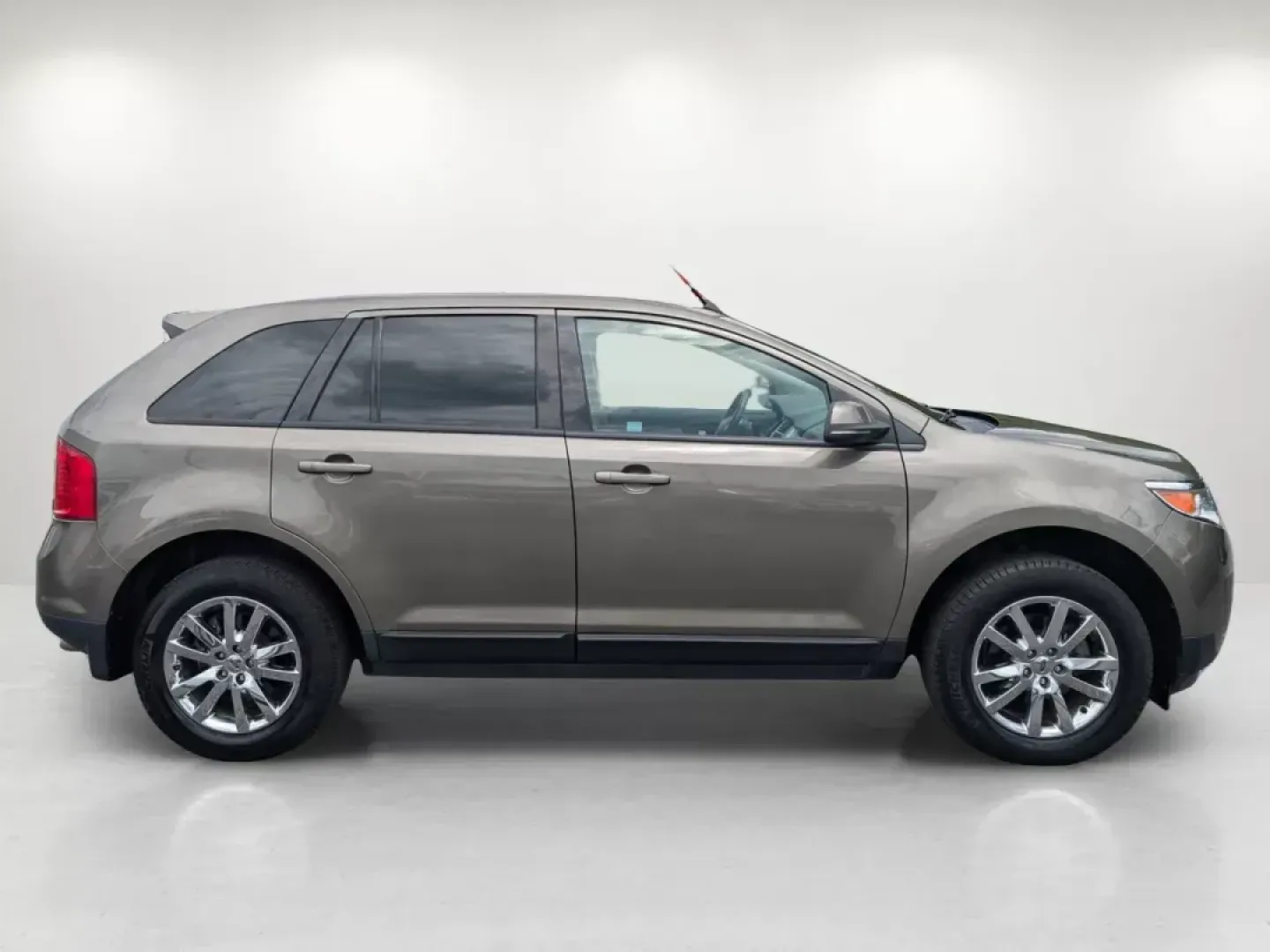 2013 Ford Edge SEL (2FMDK3JC3DB) with an Gas V6 3.5L/213 engine, 6-Speed Automatic w/manual shift transmission, located at 1430 Gateway Drive, Opelika, AL, 36801, (334) 239-0944, 32.637871, -85.409790 - 2013 Ford Edge SEL - Photo#3