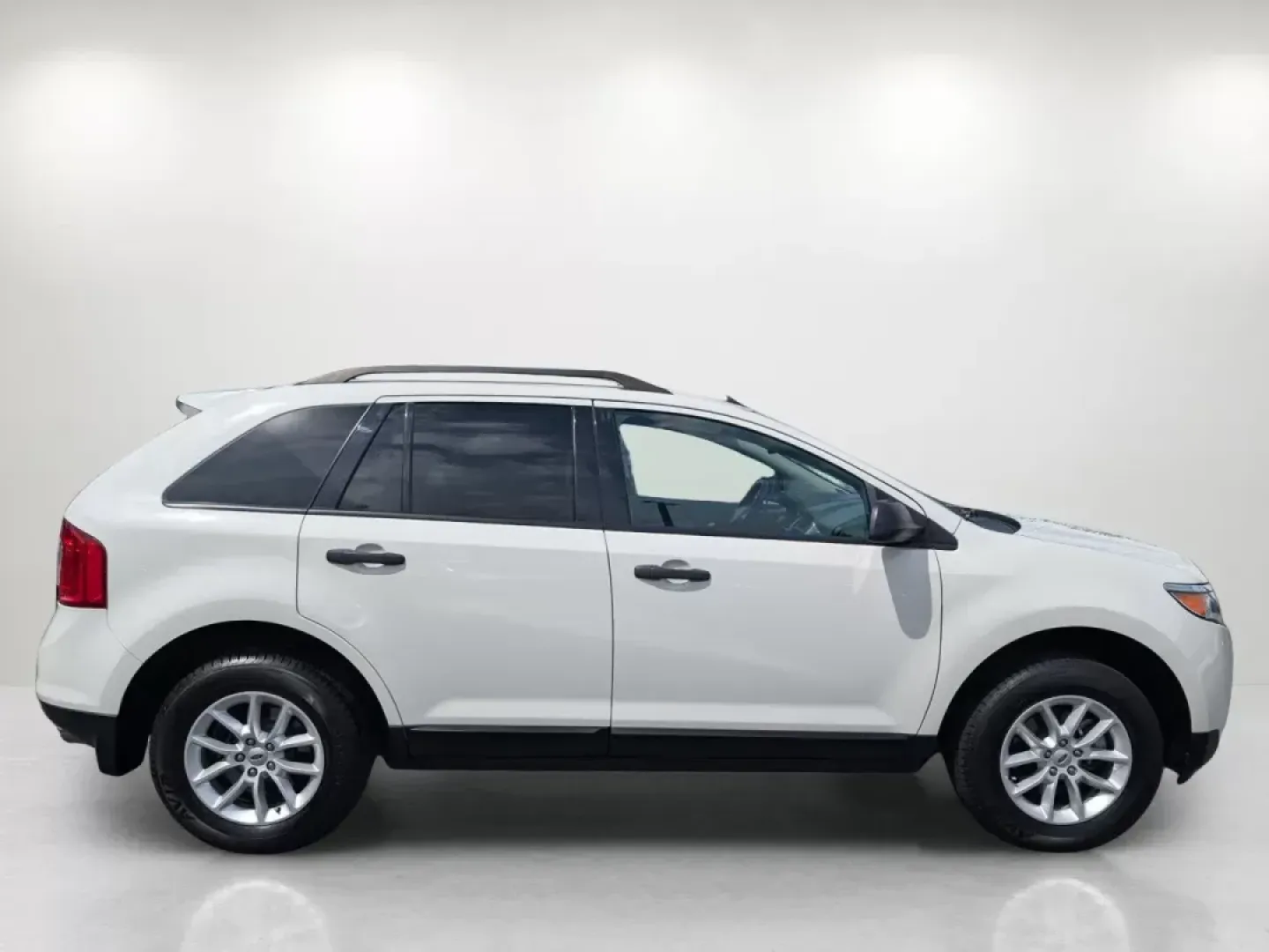 2013 Ford Edge SE (2FMDK3GC8DB) with an Gas V6 3.5L/213 engine, 6-Speed Automatic w/manual shift transmission, located at 521 Old Farm Lane Rd, Prattville, AL, 36066, (334) 325-1505, 32.482460, -86.416367 - **Elevate Your Family Adventures with the 2013 Ford Edge SE at Gils Auto - Prattville!**<br /> <br /> Are you ready to embrace the open road with your family? The 2013 Ford Edge SE is the perfect SUV for those looking to embark on weekend getaways or commute to work comfortably. With its spacious in - Photo#3