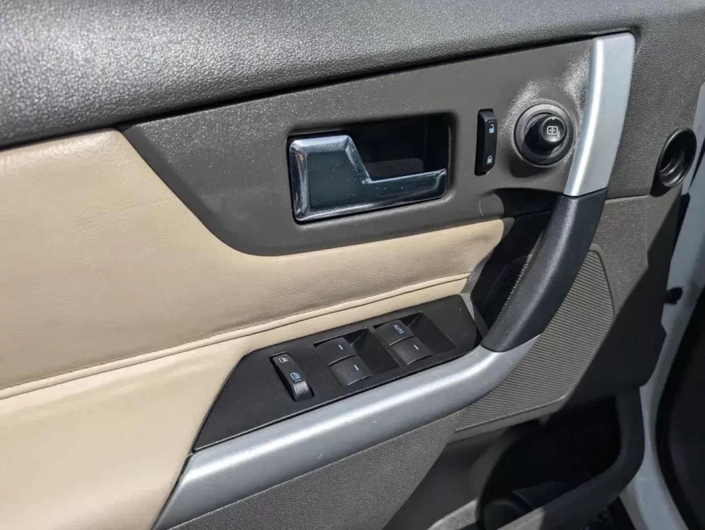 2013 Ford Edge SE (2FMDK3GC8DB) with an Gas V6 3.5L/213 engine, 6-Speed Automatic w/manual shift transmission, located at 521 Old Farm Lane Rd, Prattville, AL, 36066, (334) 325-1505, 32.482460, -86.416367 - **Elevate Your Family Adventures with the 2013 Ford Edge SE at Gils Auto - Prattville!**<br /> <br /> Are you ready to embrace the open road with your family? The 2013 Ford Edge SE is the perfect SUV for those looking to embark on weekend getaways or commute to work comfortably. With its spacious in - Photo#8