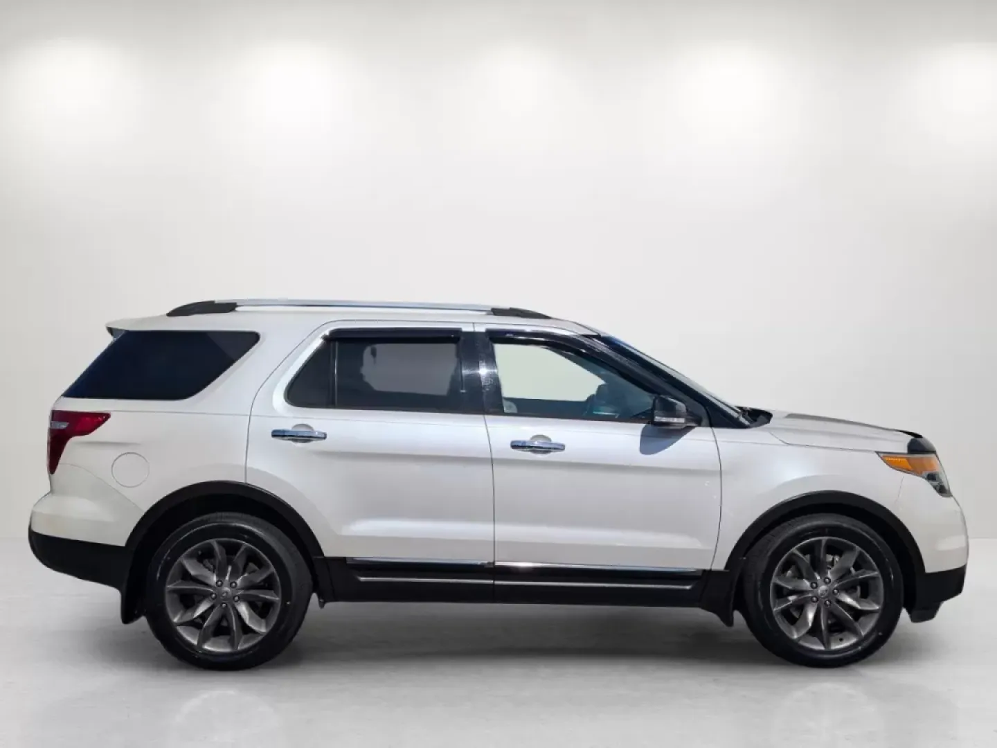 2013 Ford Explorer XLT (1FM5K7D81DG) with an Other engine, located at 5115 14th Ave., Columbus, GA, 31904, (706) 323-0345, 32.511494, -84.971046 - **Adventure Awaits with the 2013 Ford Explorer XLT! Perfect for Growing Families and Road Trip Enthusiasts!**<br /> <br /> Are you ready to embark on unforgettable adventures with your loved ones? Look no further than this stunning 2013 Ford Explorer XLT, now available at Gils Auto - Phenix City #2. - Photo#3