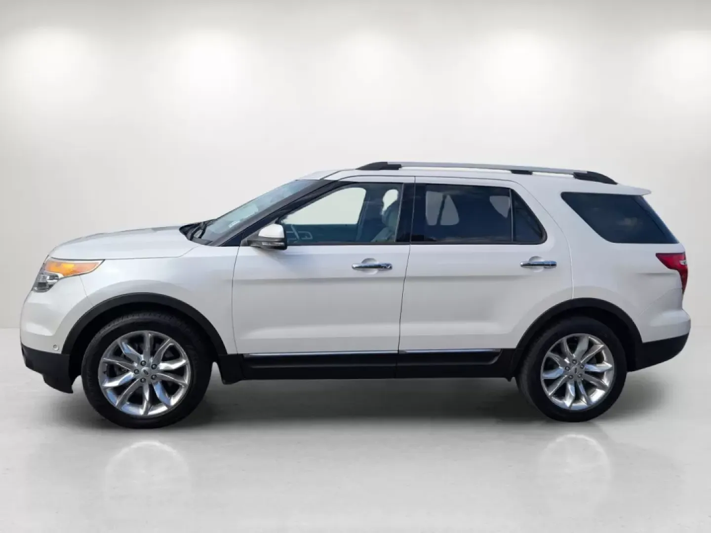 2013 Ford Explorer Limited (1FM5K7F8XDG) with an Other engine, located at 3959 U.S. 80 W, Phenix City, AL, 36870, (334) 297-4885, 32.469296, -85.135185 - **Discover Your Next Adventure with the 2013 Ford Explorer Limited at Gils Auto**<br /> <br /> Are you ready to elevate your family adventures or tackle your daily commute with confidence? Look no further than this stunning 2013 Ford Explorer Limited, perfectly equipped for those who seek both comfo - Photo#5