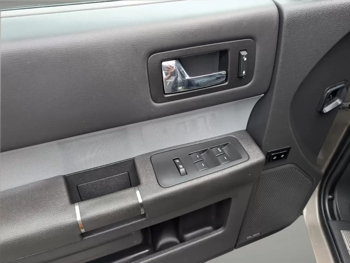 2013 Ford Flex Limited (2FMHK6D8XDB) with an Other engine, located at 3959 U.S. 80 W, Phenix City, AL, 36870, (334) 297-4885, 32.469296, -85.135185 - Embark on unforgettable journeys with the 2013 Ford Flex Limited, now available at Gils Auto in Prattville, AL. This versatile crossover is not just a vehicle; it's the perfect companion for growing families, weekend adventurers, and anyone seeking a reliable ride for long commutes. With its spaciou - Photo#27