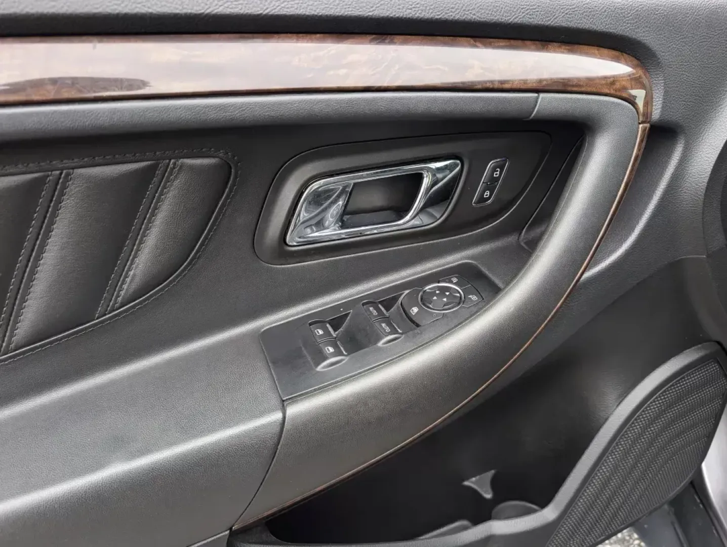 2013 Ford Taurus Limited (1FAHP2F86DG) with an Other engine, located at 3959 U.S. 80 W, Phenix City, AL, 36870, (334) 297-4885, 32.469296, -85.135185 - Are you in search of a vehicle that seamlessly fits into your daily life while providing the comfort and reliability needed for all your adventures? Look no further than this stunning 2013 Ford Taurus Limited, now available at Gils Auto in Phenix City, AL. This sedan is perfect for both growing fami - Photo#8