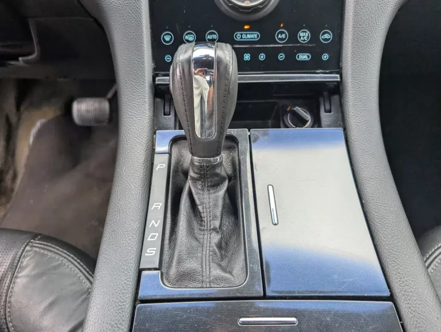 2013 Ford Taurus Limited (1FAHP2F86DG) with an Other engine, located at 3959 U.S. 80 W, Phenix City, AL, 36870, (334) 297-4885, 32.469296, -85.135185 - Are you in search of a vehicle that seamlessly fits into your daily life while providing the comfort and reliability needed for all your adventures? Look no further than this stunning 2013 Ford Taurus Limited, now available at Gils Auto in Phenix City, AL. This sedan is perfect for both growing fami - Photo#13