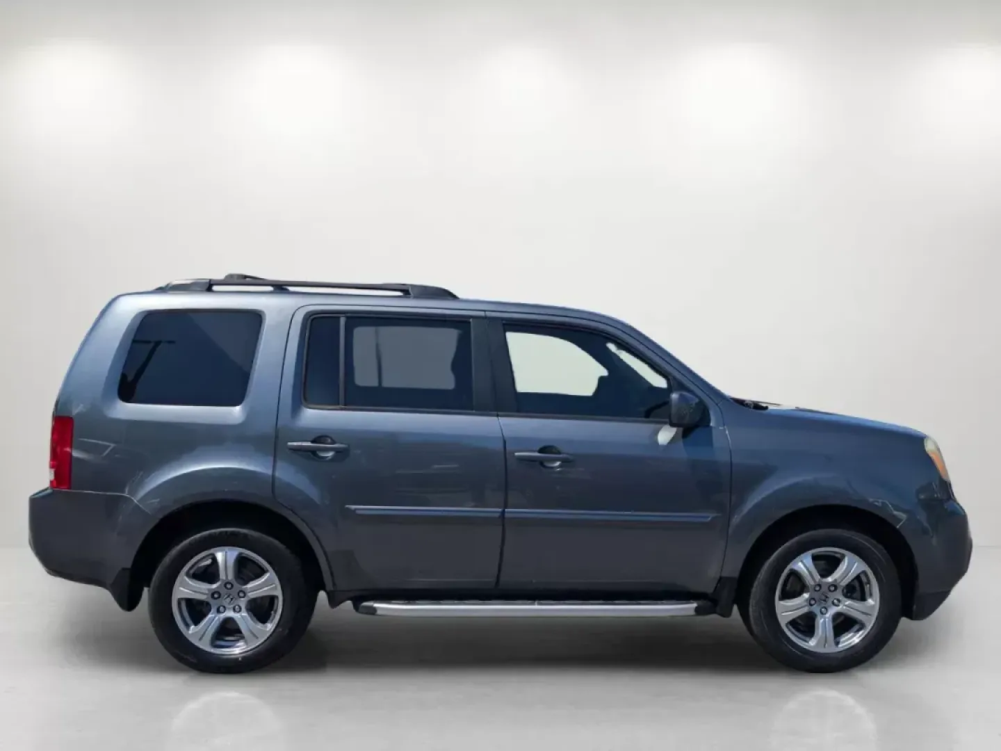 2013 Honda Pilot EX-L (5FNYF3H60DB) with an Gas V6 3.5L/212 engine, 5-Speed Automatic transmission, located at 521 Old Farm Lane Rd, Prattville, AL, 36066, (334) 325-1505, 32.482460, -86.416367 - 2013 Honda Pilot EX-L - Photo#4