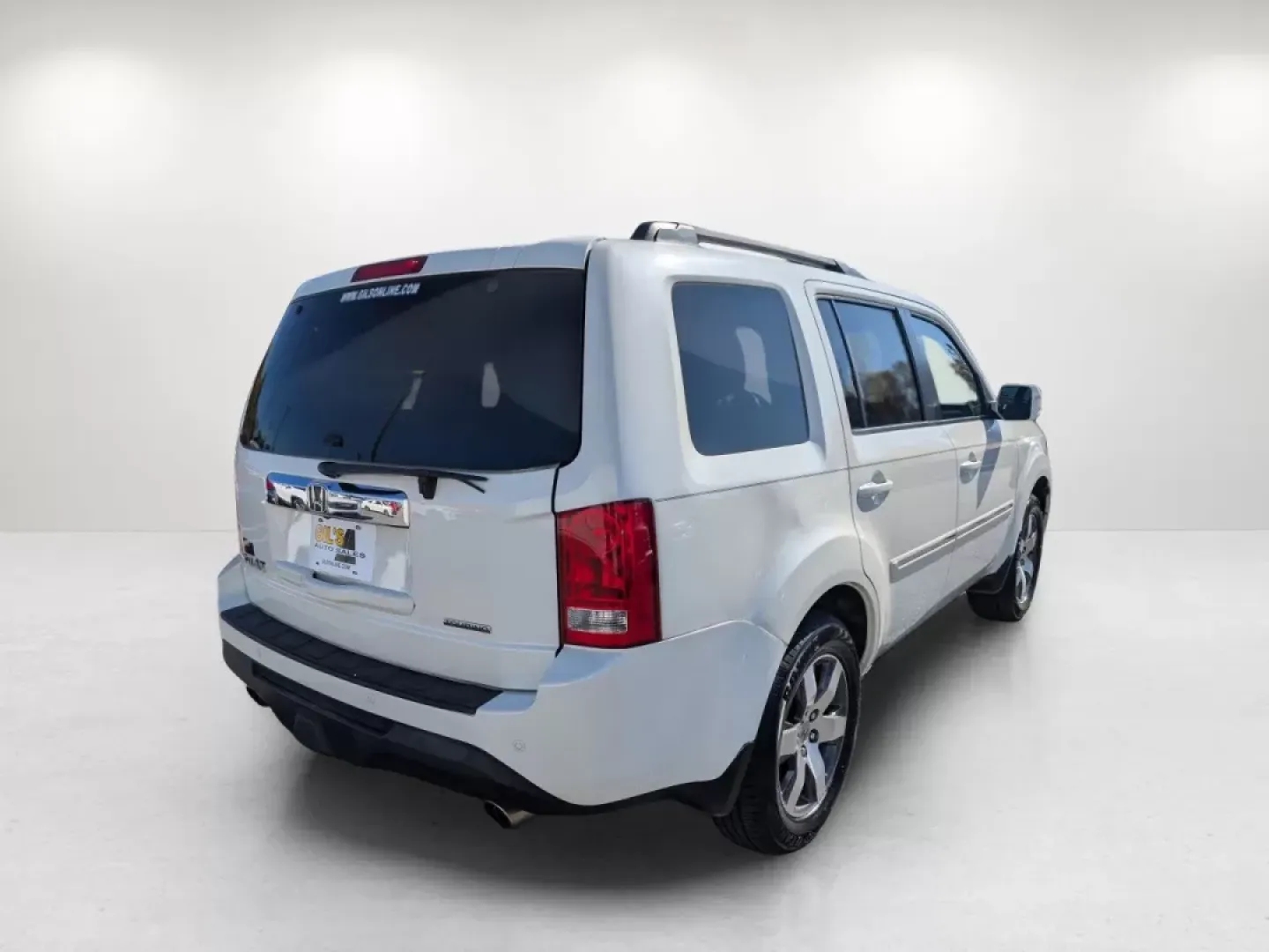 2013 Honda Pilot Touring (5FNYF3H95DB) with an Other engine, located at 5115 14th Ave., Columbus, GA, 31904, (706) 323-0345, 32.511494, -84.971046 - **Discover the 2013 Honda Pilot Touring Your Ultimate Family Adventurer at Gils Auto in Phenix City!**<br /> <br /> Are you ready to elevate your family adventures or elevate your daily commute? The 2013 Honda Pilot Touring is the perfect SUV for those who value space, comfort, and reliability. Wit - Photo#4