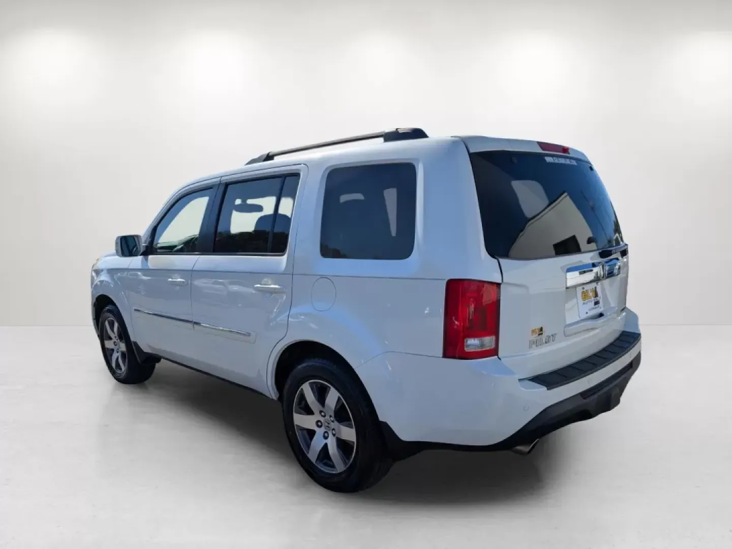 2013 Honda Pilot Touring (5FNYF3H95DB) with an Other engine, located at 5115 14th Ave., Columbus, GA, 31904, (706) 323-0345, 32.511494, -84.971046 - **Discover the 2013 Honda Pilot Touring Your Ultimate Family Adventurer at Gils Auto in Phenix City!**<br /> <br /> Are you ready to elevate your family adventures or elevate your daily commute? The 2013 Honda Pilot Touring is the perfect SUV for those who value space, comfort, and reliability. Wit - Photo#6