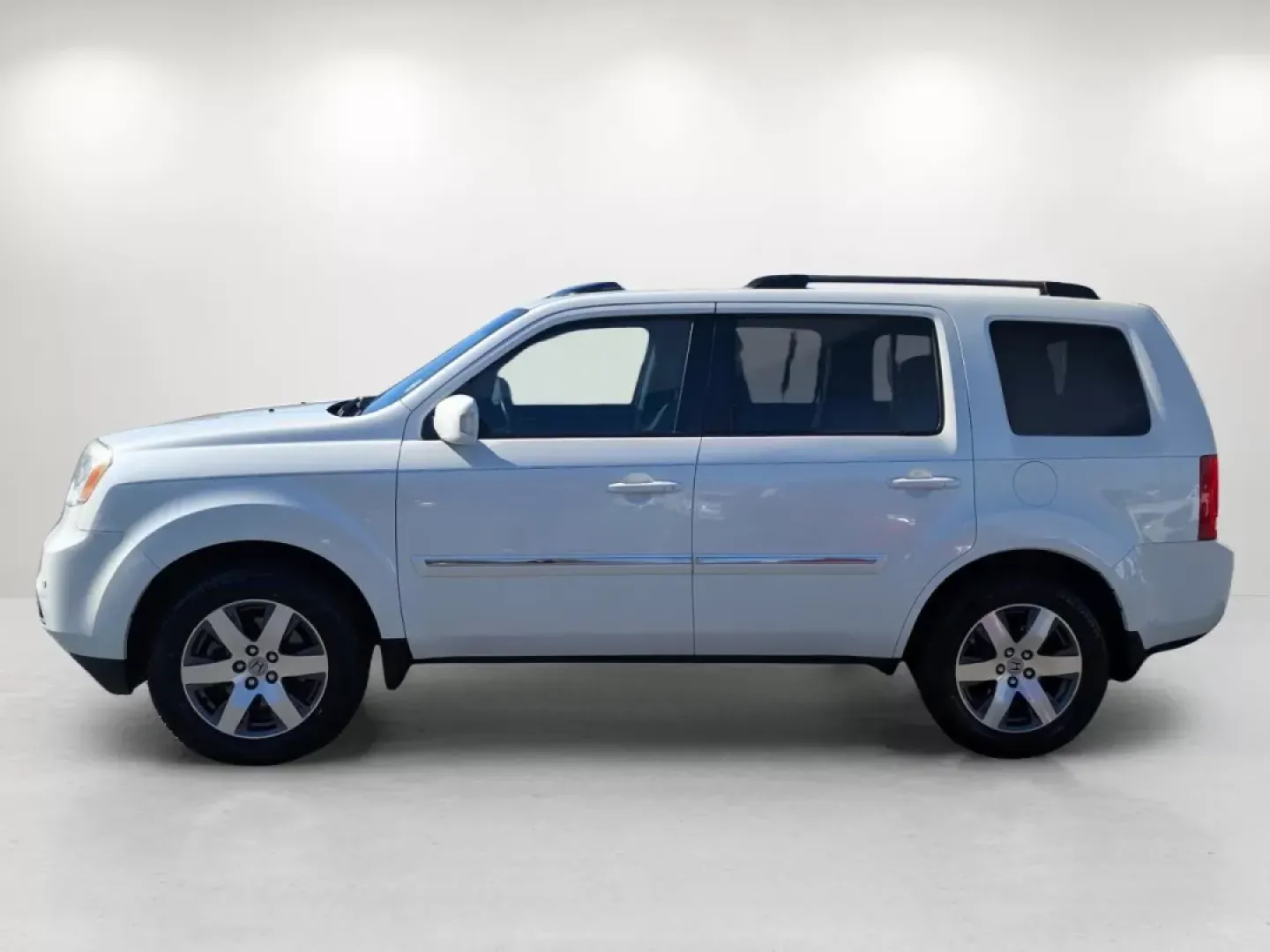 2013 Honda Pilot Touring (5FNYF3H95DB) with an Other engine, located at 5115 14th Ave., Columbus, GA, 31904, (706) 323-0345, 32.511494, -84.971046 - **Discover the 2013 Honda Pilot Touring Your Ultimate Family Adventurer at Gils Auto in Phenix City!**<br /> <br /> Are you ready to elevate your family adventures or elevate your daily commute? The 2013 Honda Pilot Touring is the perfect SUV for those who value space, comfort, and reliability. Wit - Photo#7