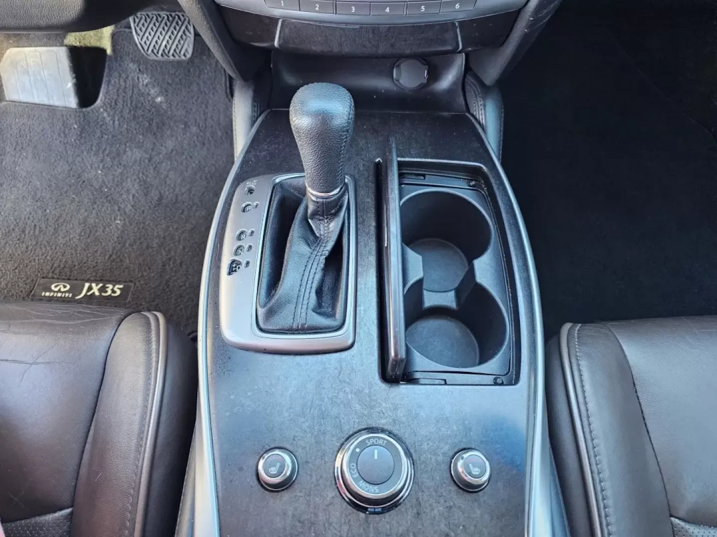 2013 /Java Infiniti JX35 (5N1AL0MNXDC) with an Other engine, located at 804 22nd Ave, Phenix City, AL, 36870, (334) 297-1860, 32.484749, -85.024475 - Explore the open road in style with this stunning 2013 Infiniti JX35, perfect for families and adventurers alike! With its exquisite Midnight Garnet exterior and luxurious Java leather interior, this SUV combines elegance with functionality, making it a fantastic choice for anyone looking to elevate - Photo#11