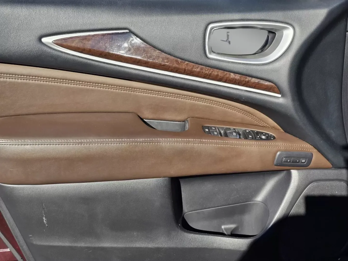 2013 /Java Infiniti JX35 (5N1AL0MNXDC) with an Other engine, located at 804 22nd Ave, Phenix City, AL, 36870, (334) 297-1860, 32.484749, -85.024475 - Explore the open road in style with this stunning 2013 Infiniti JX35, perfect for families and adventurers alike! With its exquisite Midnight Garnet exterior and luxurious Java leather interior, this SUV combines elegance with functionality, making it a fantastic choice for anyone looking to elevate - Photo#15