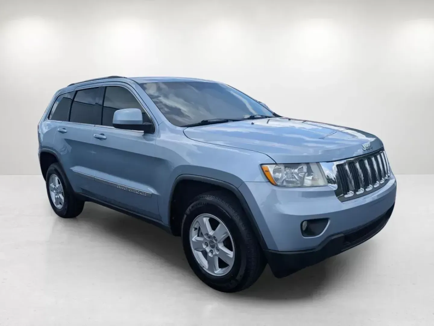 2013 /Black Jeep Grand Cherokee Laredo (1C4RJEAG2DC) with an Gas/Ethanol V6 3.6L/220 engine, 5-Speed Automatic transmission, located at 5115 14th Ave., Columbus, GA, 31904, (706) 323-0345, 32.511494, -84.971046 - **Unleash Your Adventurous Spirit with the 2013 Jeep Grand Cherokee Laredo Ideal for Family Road Trips and Daily Commutes!**<br /> <br /> Are you dreaming of weekend getaways or a reliable companion for your daily commute? Look no further than the 2013 Jeep Grand Cherokee Laredo, now available at G - Photo#2