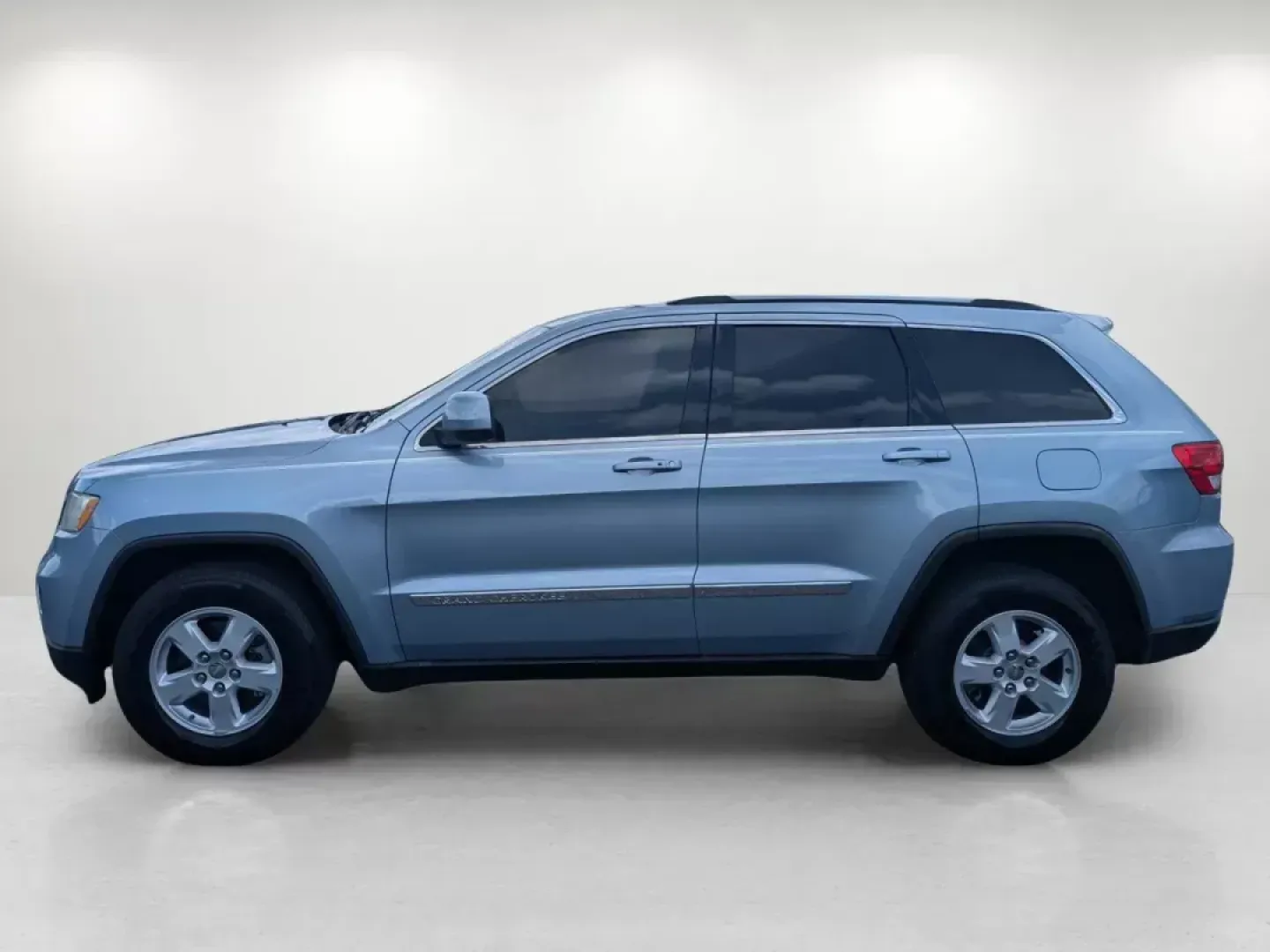 2013 /Black Jeep Grand Cherokee Laredo (1C4RJEAG2DC) with an Gas/Ethanol V6 3.6L/220 engine, 5-Speed Automatic transmission, located at 5115 14th Ave., Columbus, GA, 31904, (706) 323-0345, 32.511494, -84.971046 - **Unleash Your Adventurous Spirit with the 2013 Jeep Grand Cherokee Laredo Ideal for Family Road Trips and Daily Commutes!**<br /> <br /> Are you dreaming of weekend getaways or a reliable companion for your daily commute? Look no further than the 2013 Jeep Grand Cherokee Laredo, now available at G - Photo#7