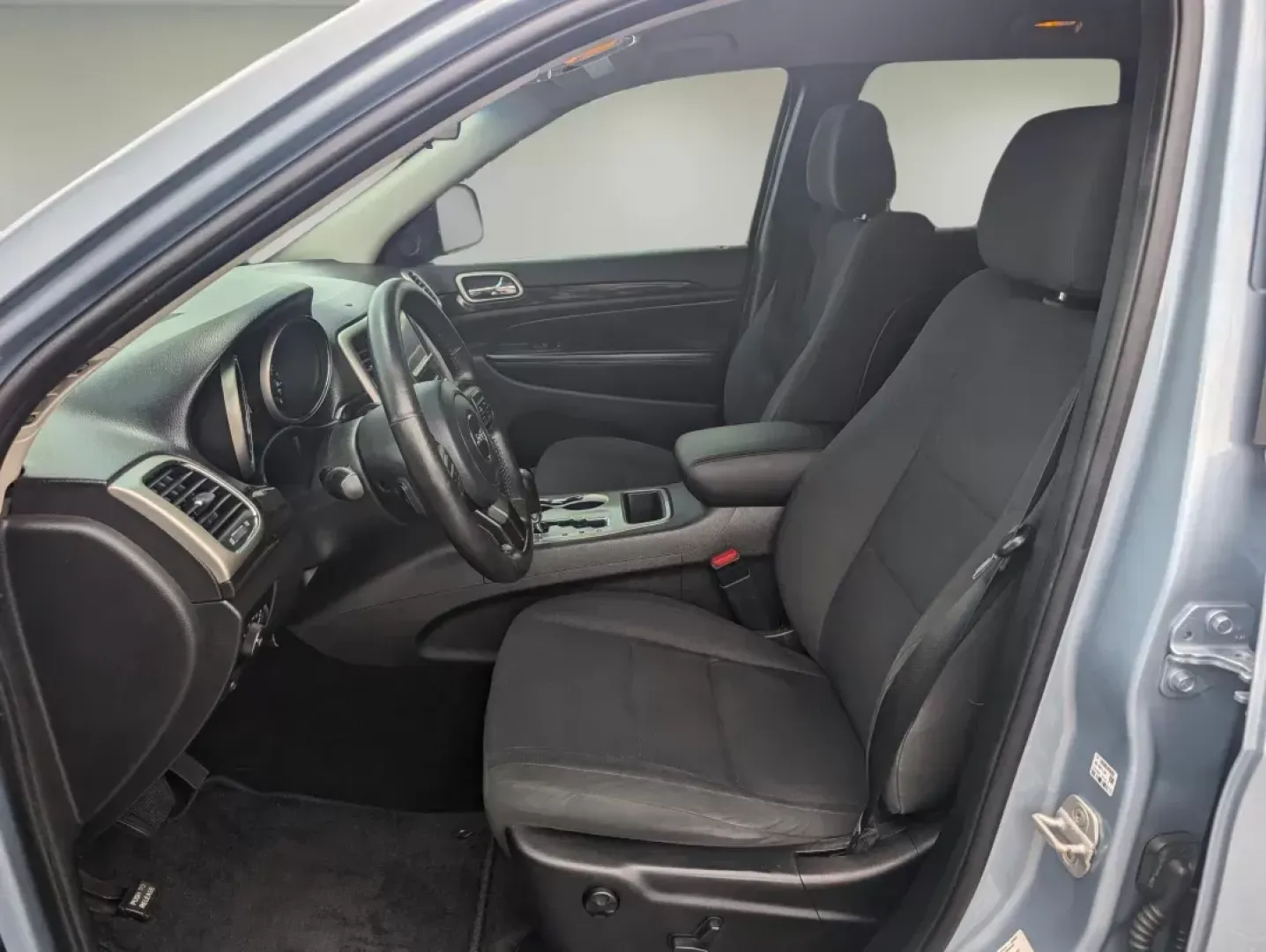 2013 /Black Jeep Grand Cherokee Laredo (1C4RJEAG2DC) with an Gas/Ethanol V6 3.6L/220 engine, 5-Speed Automatic transmission, located at 5115 14th Ave., Columbus, GA, 31904, (706) 323-0345, 32.511494, -84.971046 - **Unleash Your Adventurous Spirit with the 2013 Jeep Grand Cherokee Laredo Ideal for Family Road Trips and Daily Commutes!**<br /> <br /> Are you dreaming of weekend getaways or a reliable companion for your daily commute? Look no further than the 2013 Jeep Grand Cherokee Laredo, now available at G - Photo#9