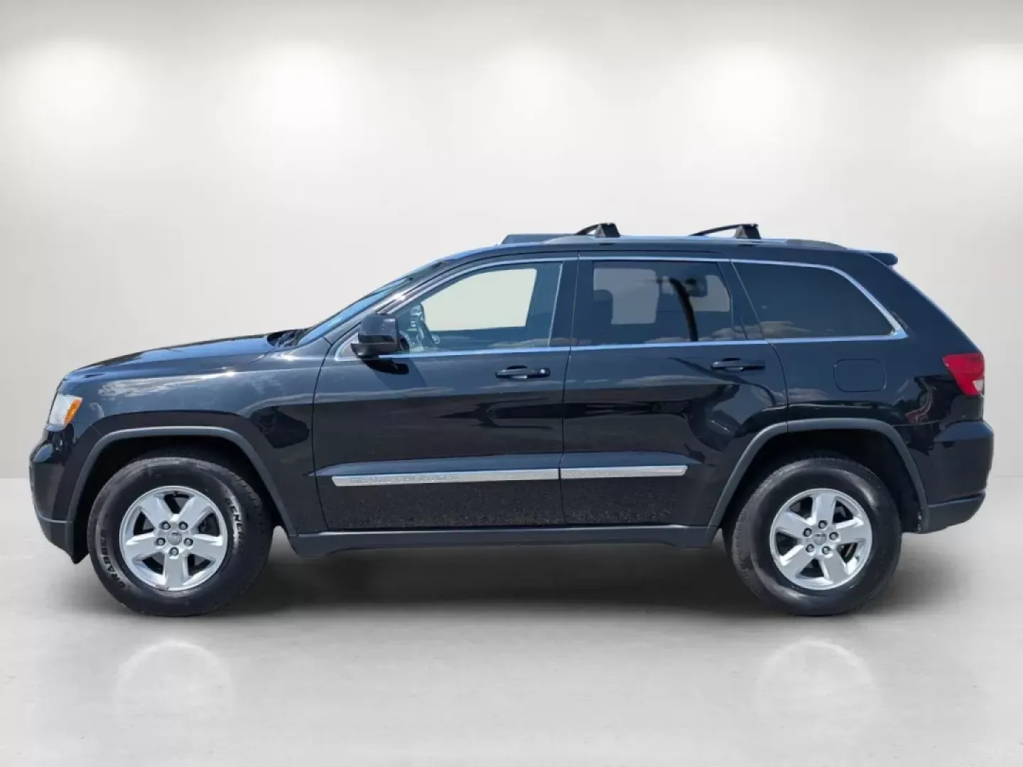 2013 /Black Jeep Grand Cherokee Laredo (1C4RJFAG5DC) with an Other engine, located at 521 Old Farm Lane Rd, Prattville, AL, 36066, (334) 325-1505, 32.482460, -86.416367 - Discover adventure and comfort with this versatile 2013 Jeep Grand Cherokee Laredo, perfect for families on the go or anyone seeking an exhilarating weekend escape. This Sport Utility Vehicle (SUV) effortlessly combines rugged performance with modern conveniences, making it an ideal choice for navig - Photo#6
