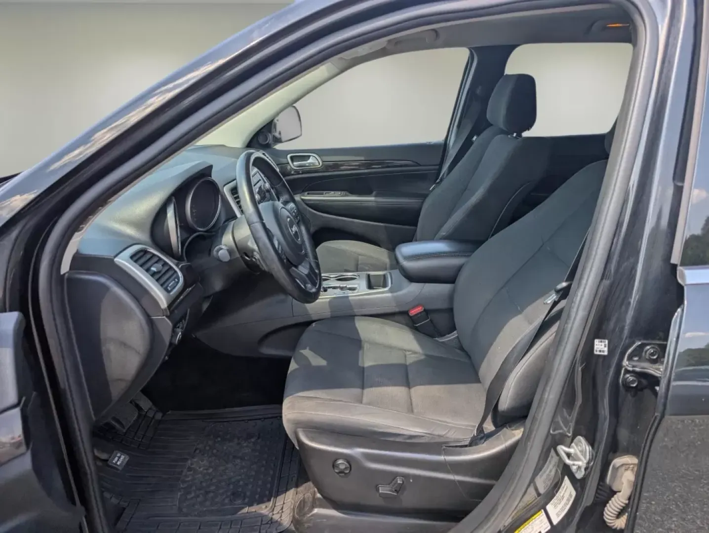 2013 /Black Jeep Grand Cherokee Laredo (1C4RJFAG5DC) with an Other engine, located at 521 Old Farm Lane Rd, Prattville, AL, 36066, (334) 325-1505, 32.482460, -86.416367 - Discover adventure and comfort with this versatile 2013 Jeep Grand Cherokee Laredo, perfect for families on the go or anyone seeking an exhilarating weekend escape. This Sport Utility Vehicle (SUV) effortlessly combines rugged performance with modern conveniences, making it an ideal choice for navig - Photo#8